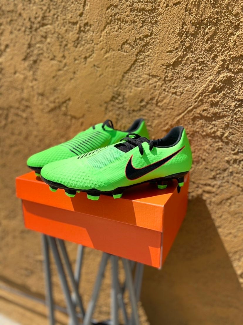 Nike Phantom Venom Academy FG Soccer