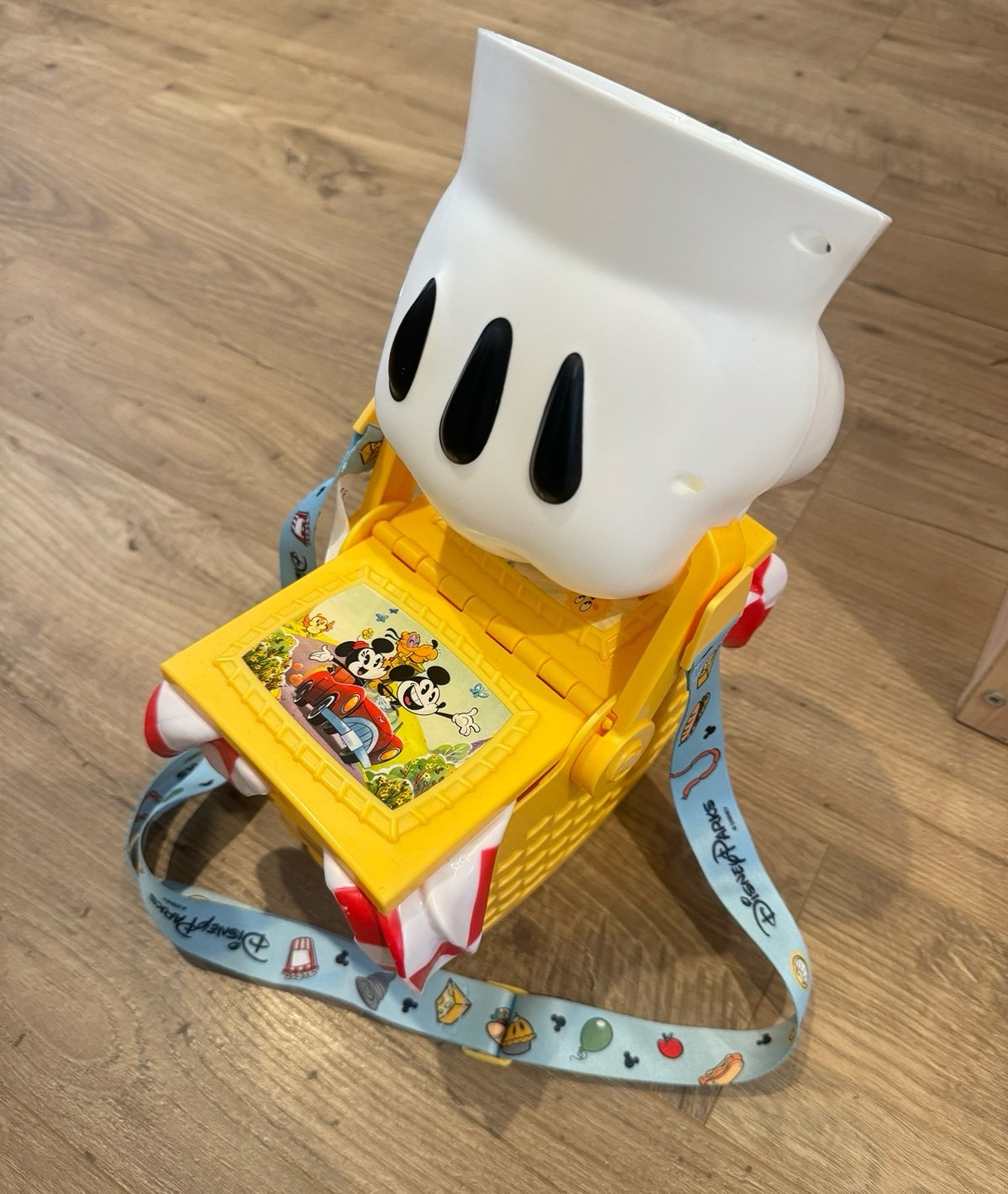 Disney mickey mouse hand popcorn bucket