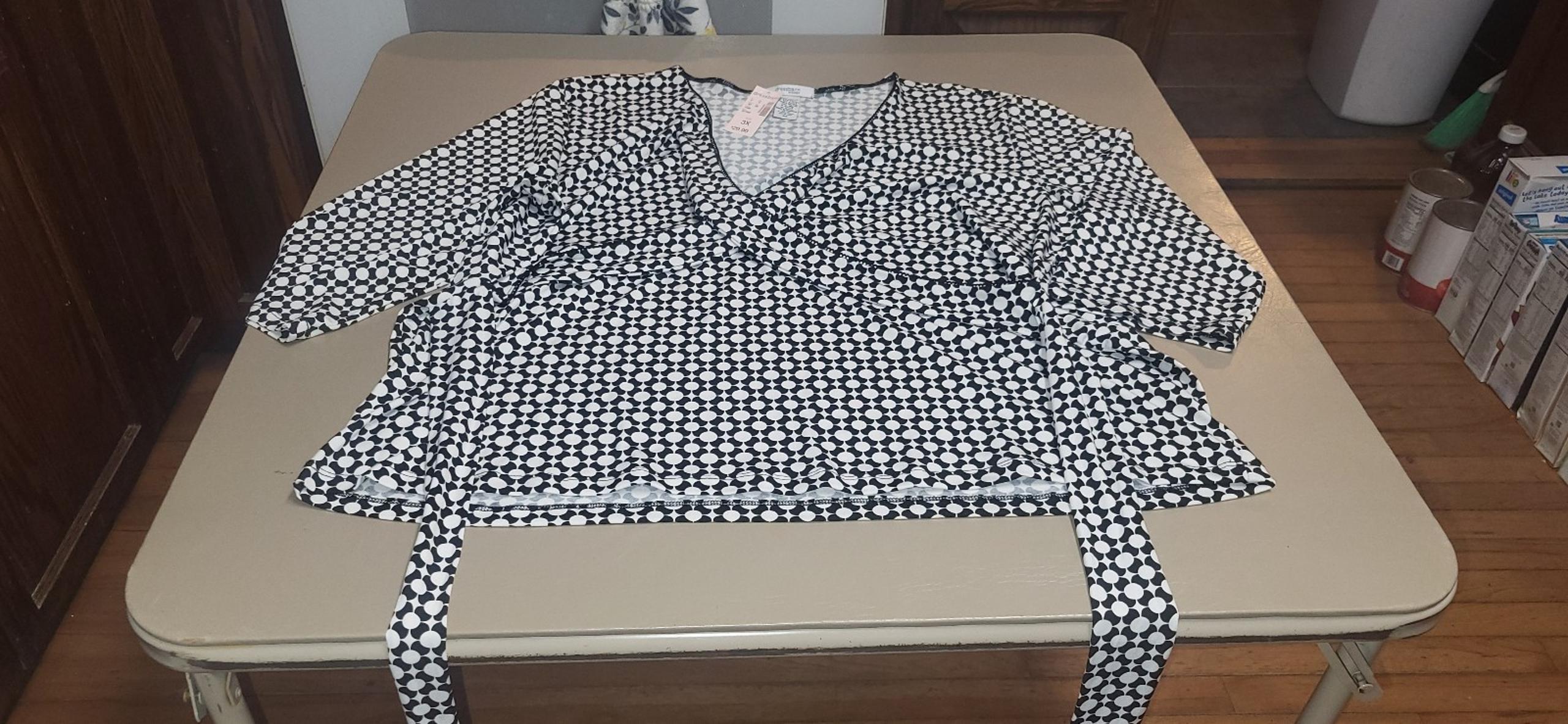NEW WITH TAGS ladies size 3X Dressbarn top