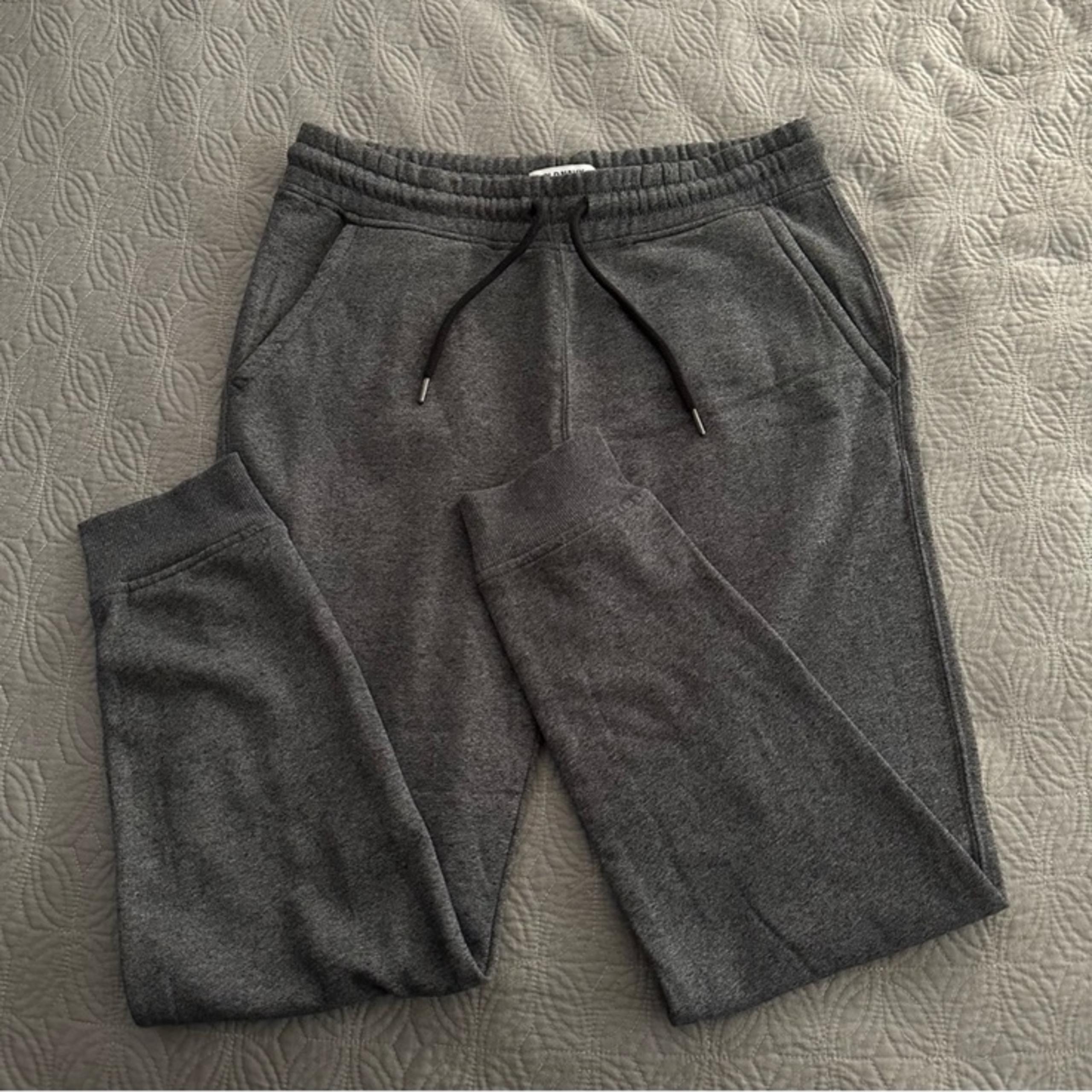 NWOT Charcoal Gray Men’s Old Navy Jogger Sweatpants