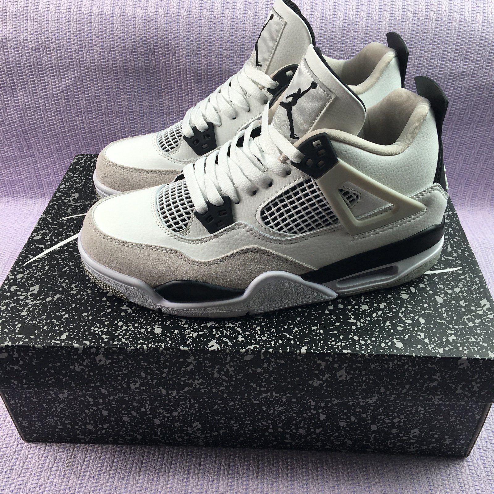 Women’s 7 Air Jordan 4