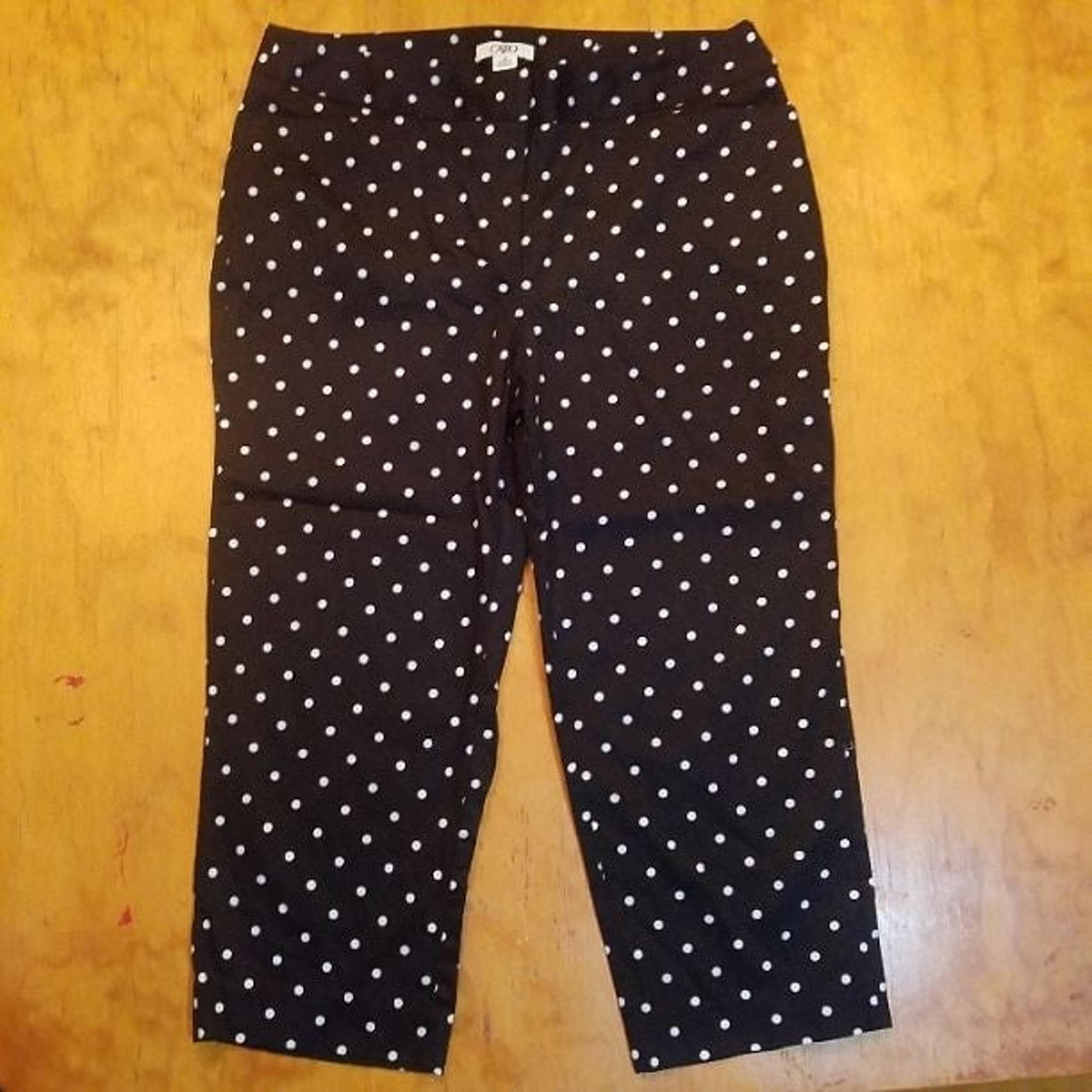 Women's size 8 capris by - Cato