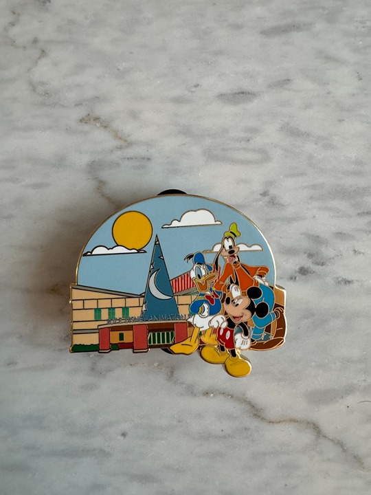DEC - Mickey, Donald and Goofy - Animation Building - Studio Lot - Mystery Box