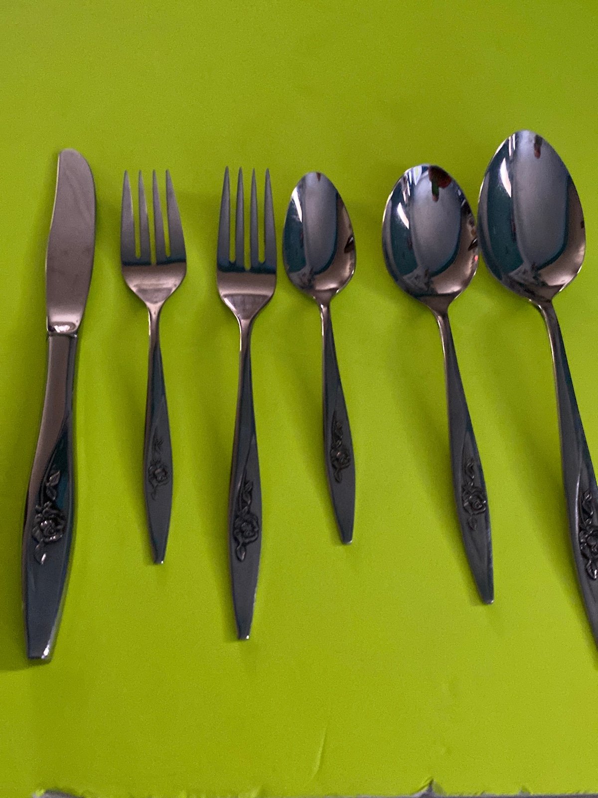 Oneida Stainless Steel Rose Pattern Silverware 12 Pcs