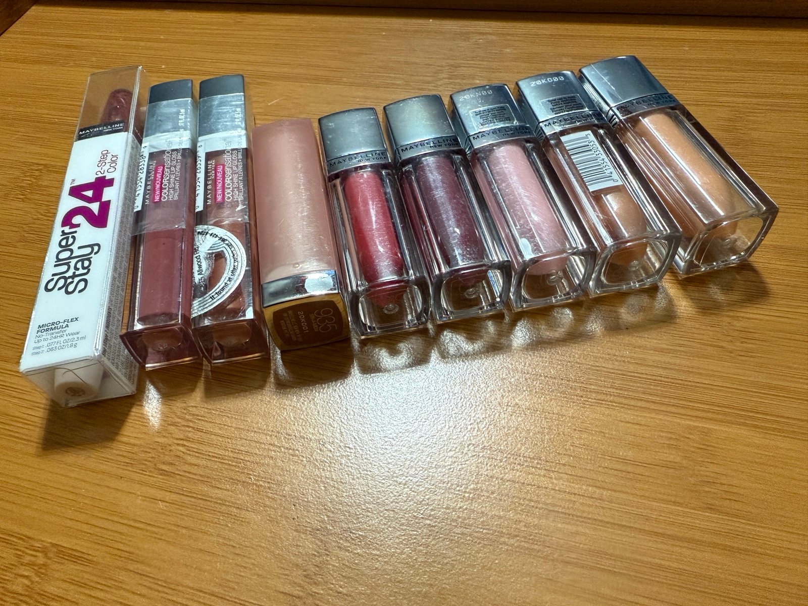 Lot Of 9 Maybelline New York Lipgloss & Lipstick. New