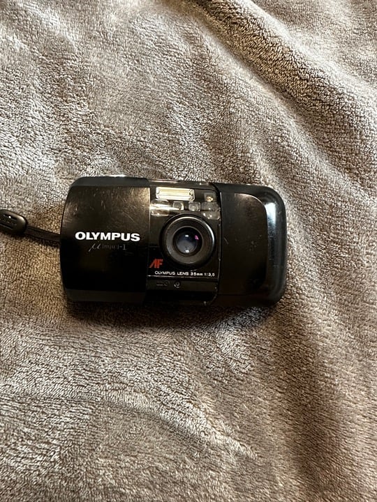 Olympus Mju i Film Camera *FOR PARTS ONLY*