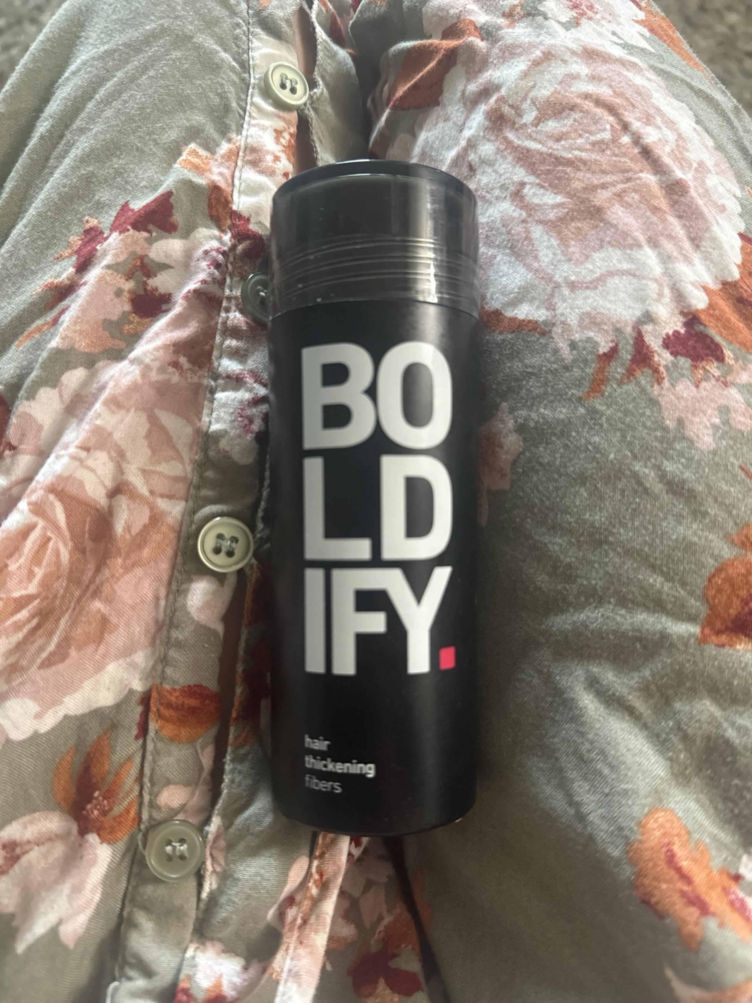 Boldify dark brown hair fibers to cover scalp spots