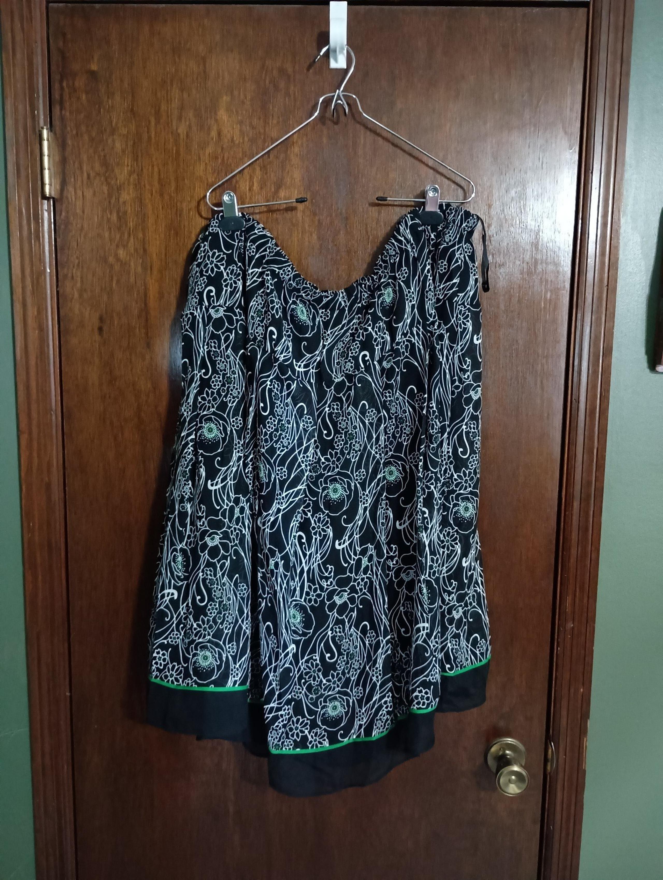 Skirt Womans Black & White with a touch of Green