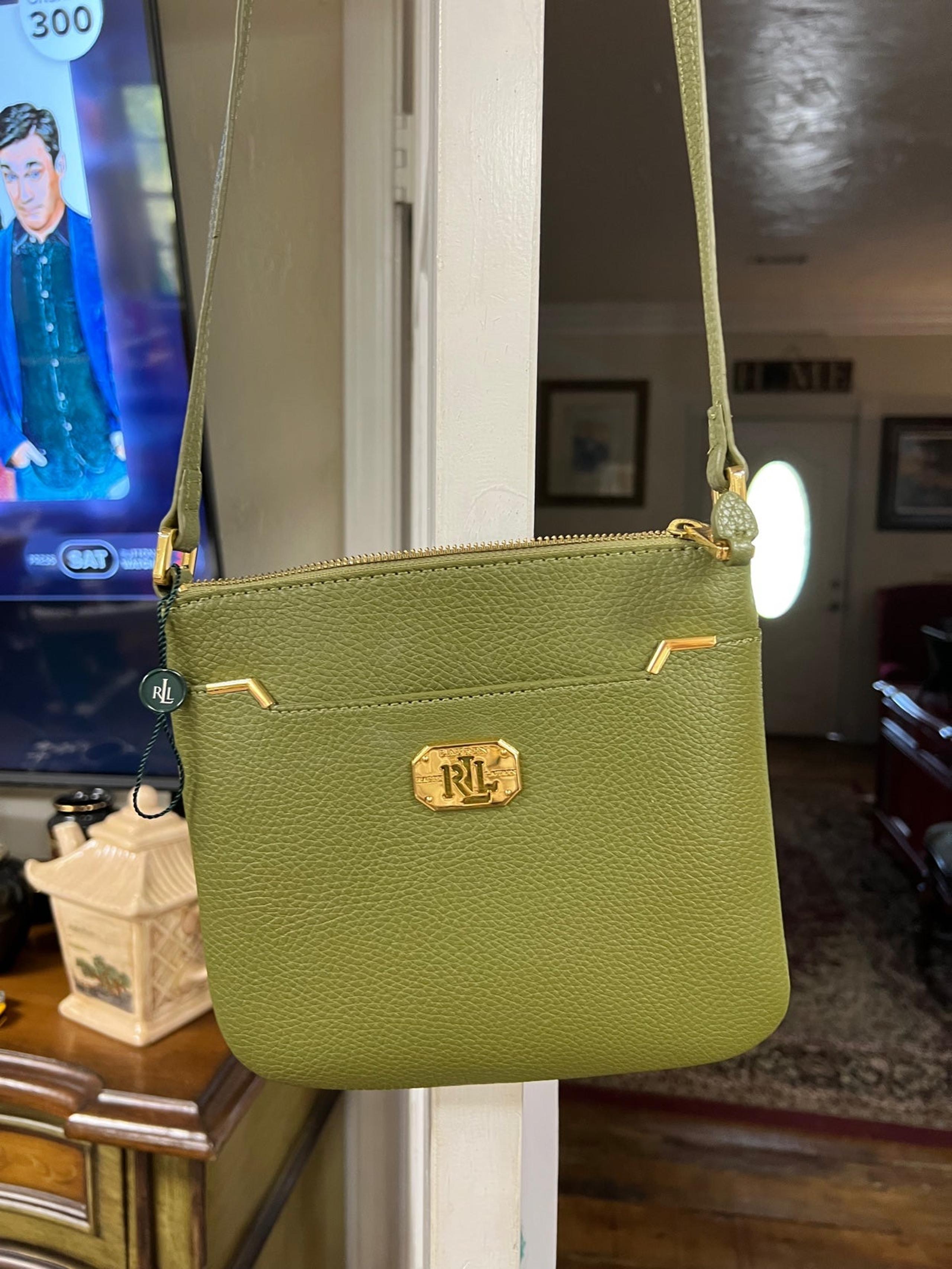 Ralph Lauren small crossbody purse. Has out side pocket for phone. Very nice