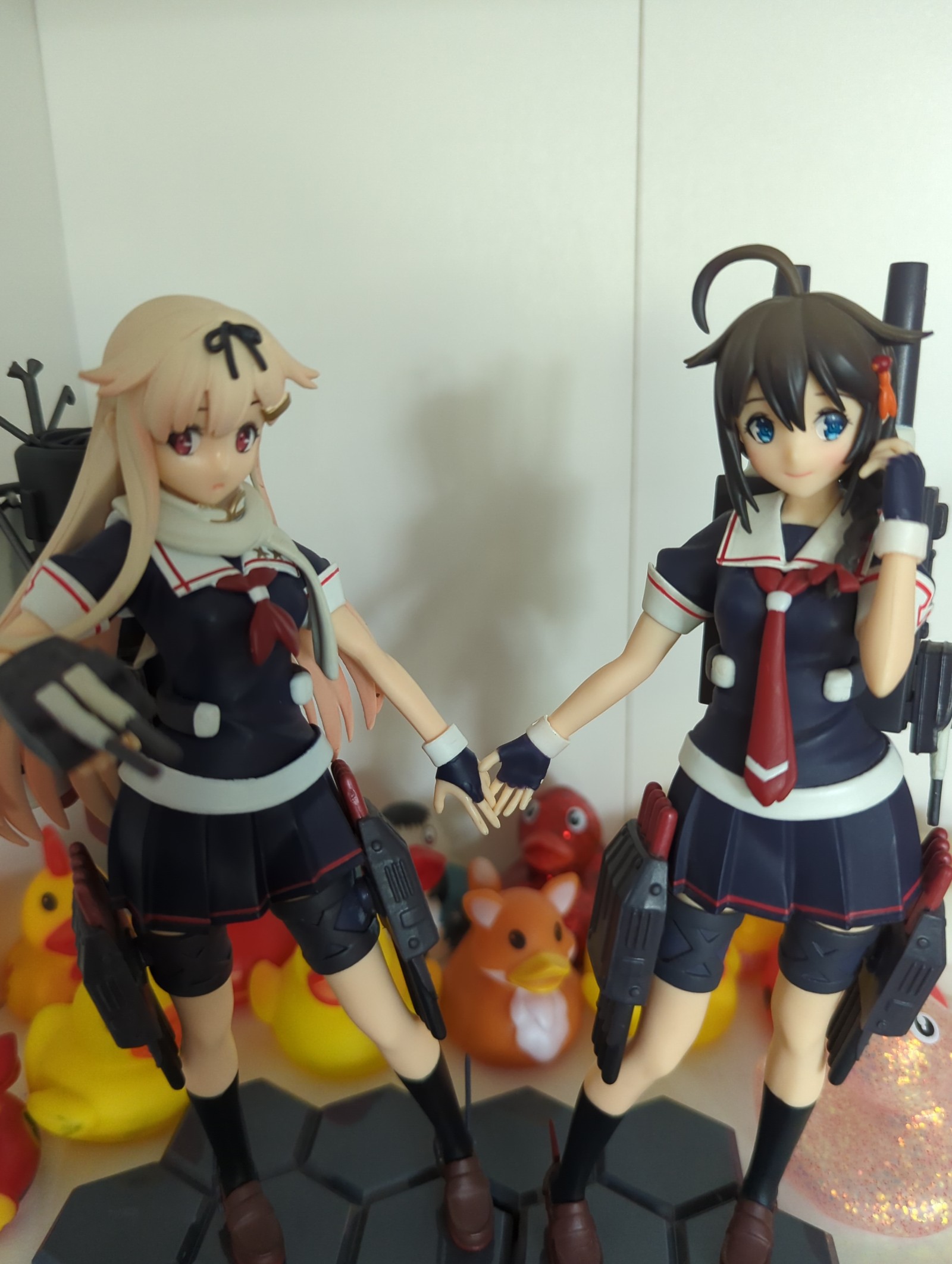 kantai collection Yuudachi and Shigure figure.