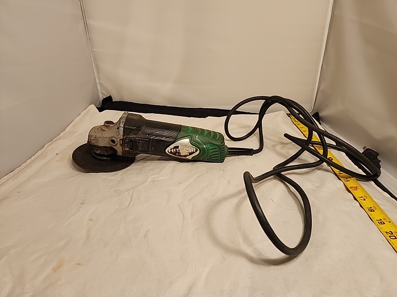 Hitachi G12SR3 4 1/2” Corded Disc Grinder 120V 700w W/ DEWALT DW8062 4.5-in