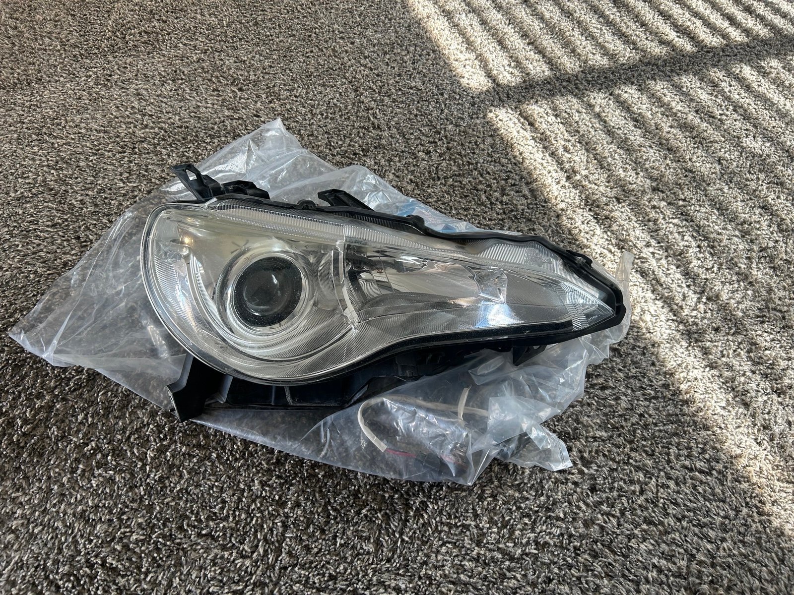 2015 scion frs passenger side headlight oem