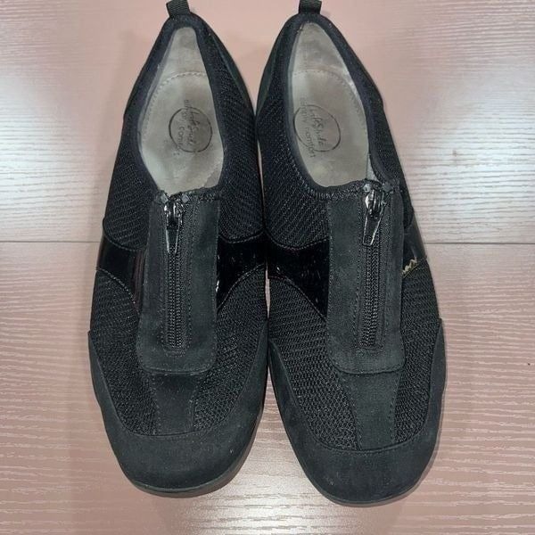 Lifestride Slip-On Black Zipper Sneakers