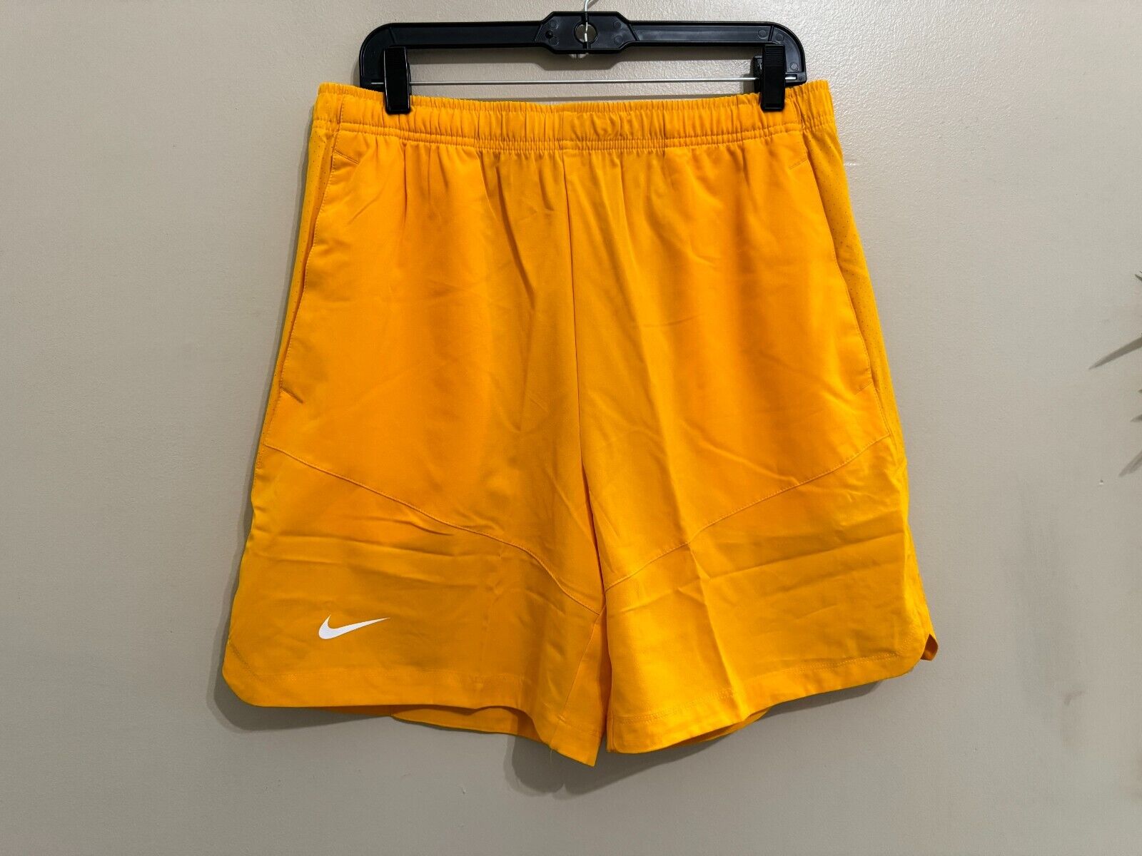 Nike Dri-FiT Sideline Football Player Training Shorts Gold CW5409-717 Men M NEW