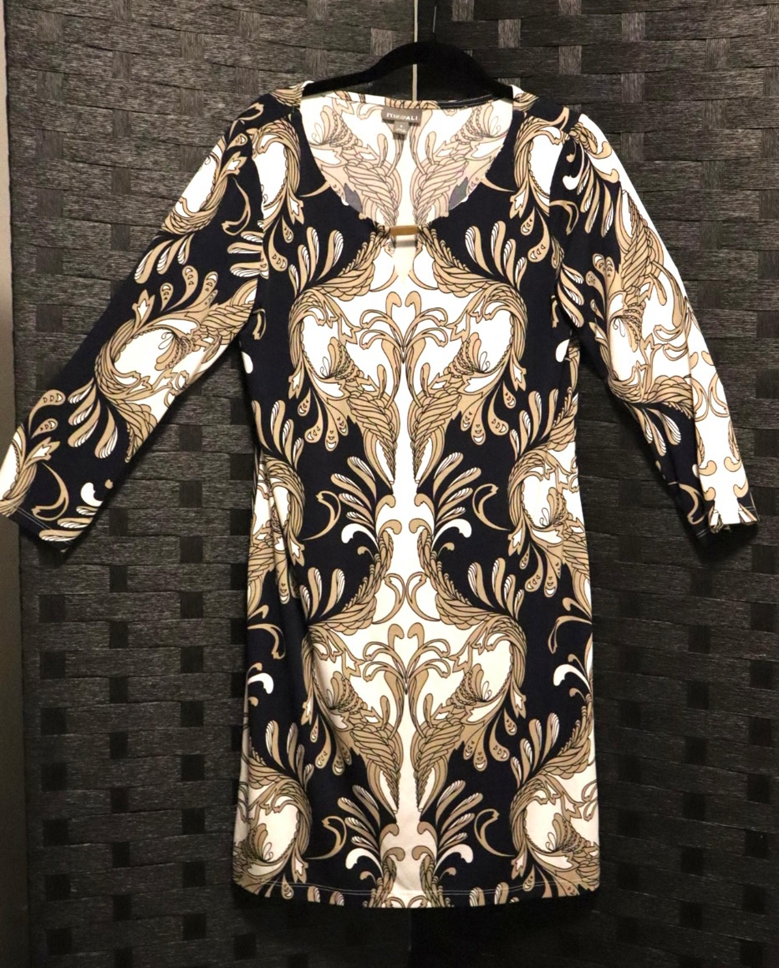 Brand new, never worn, no tags, Roz & Ali below knee length dress. Size 8.