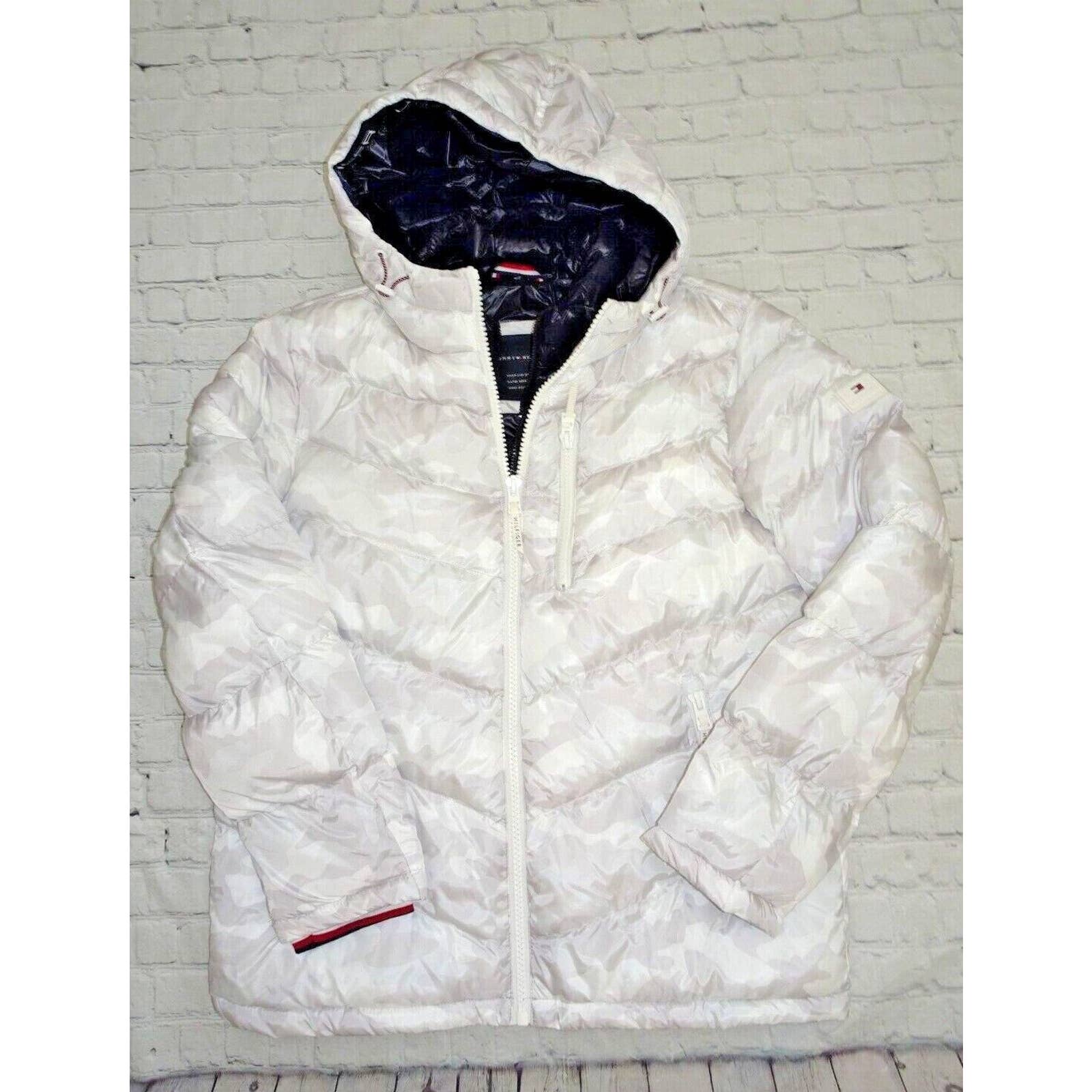 Tommy Hilfiger Men's Midweight Chevron Quilted, Large, Tonal White Camo w/Bib