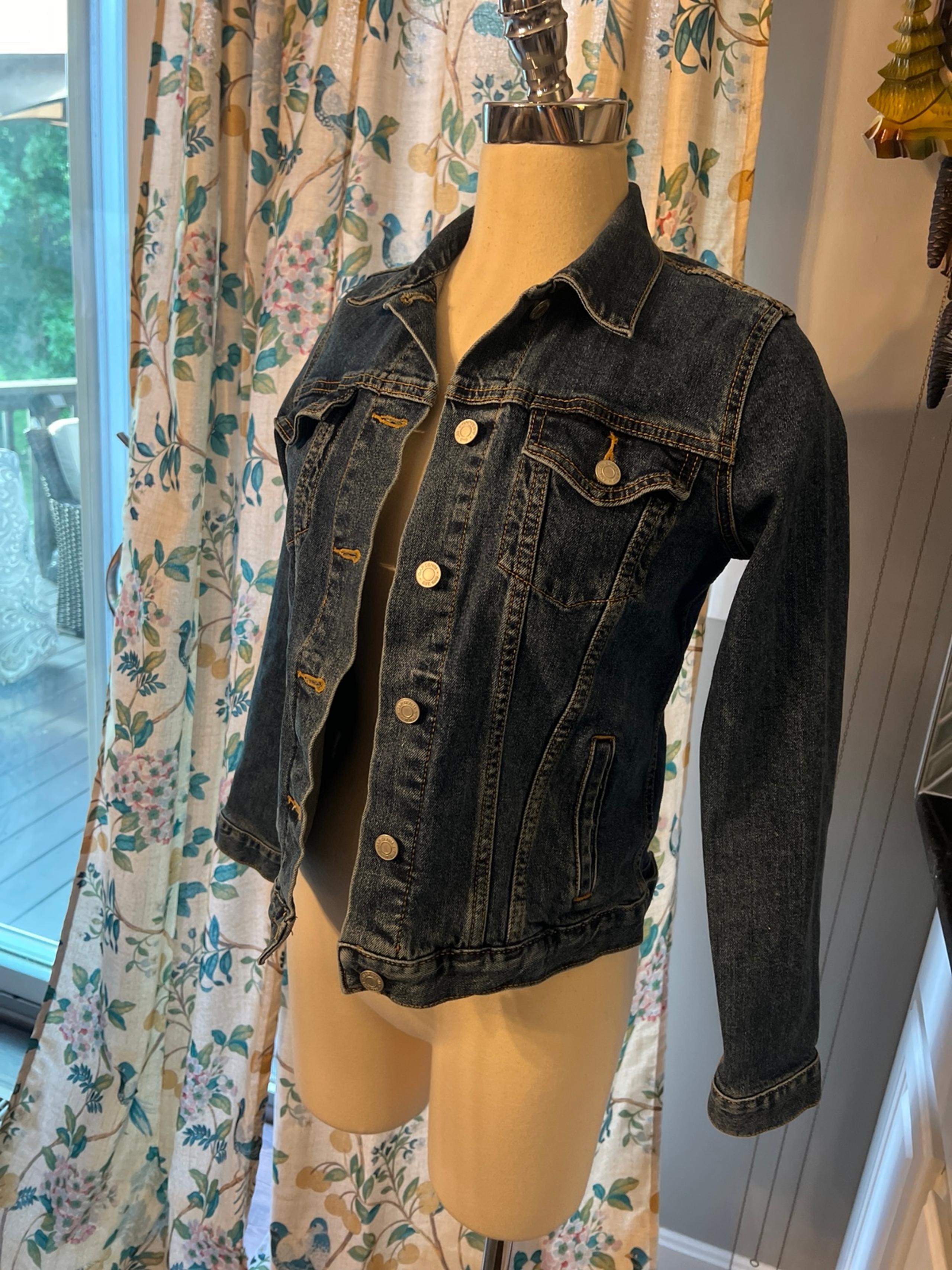 Classic GAP JEAN/ Denim Javket Women’s size Small