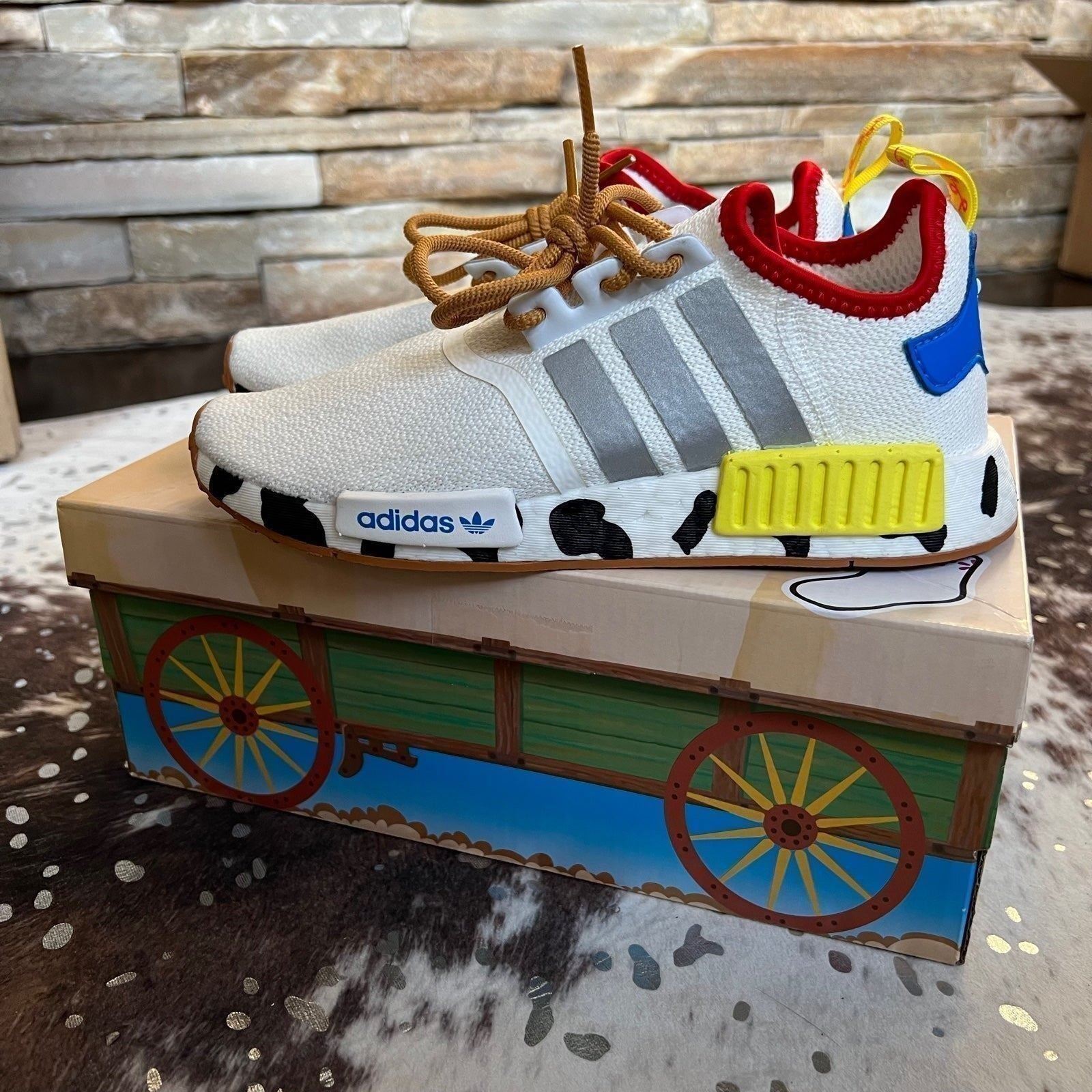 ADIDAS DISNEYLAND DISNEY PIXAR TOY STORY WOODY BUZZ JESSIE YOUTH KIDS CHILD 2.5
