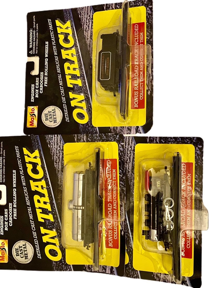 New Lot of 3 Vtg (1) 1999 (2) 2000 Maisto ON TRACK Die Cast Metal Engine & Cars