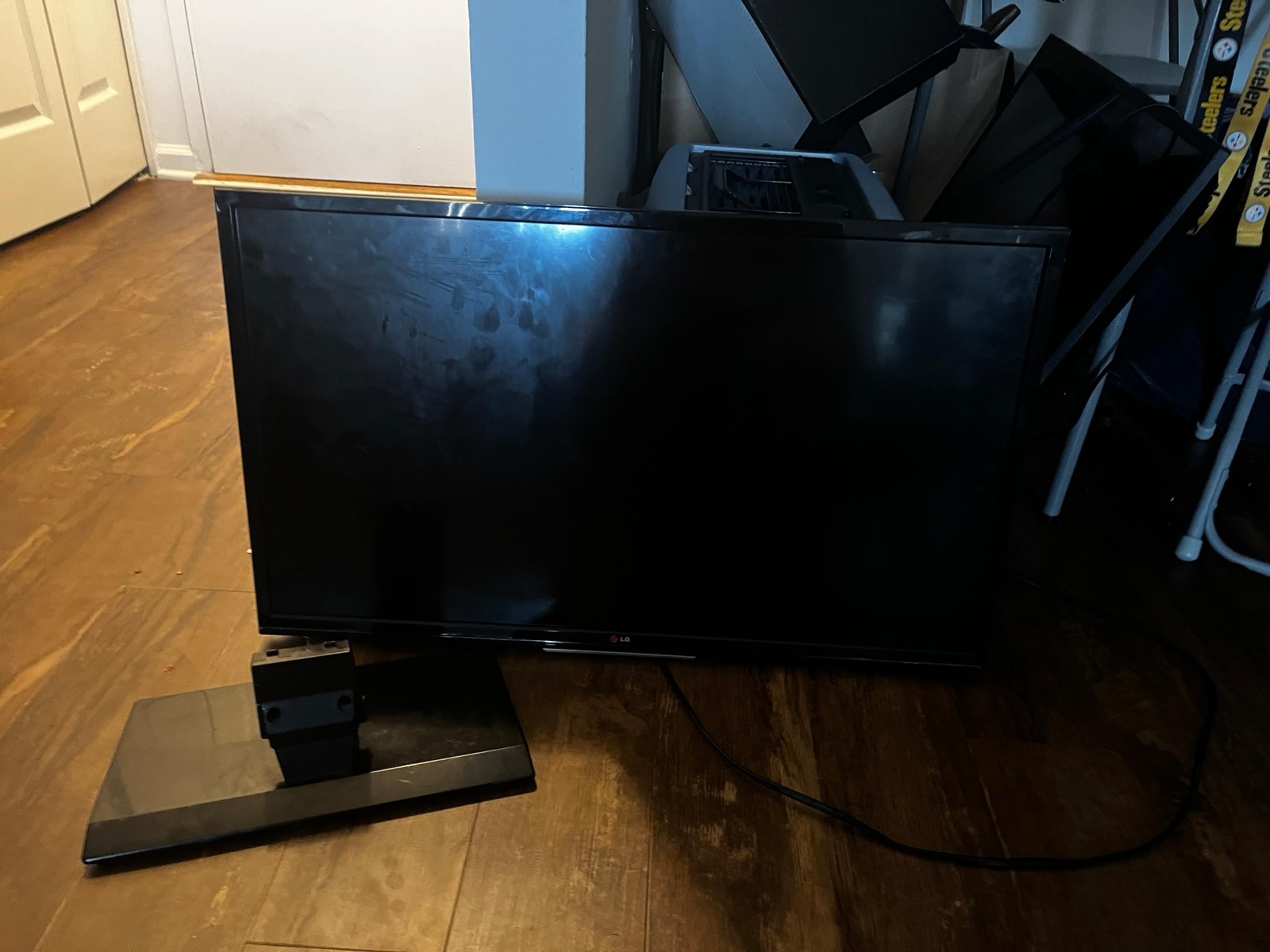 LG 32” class 720p LED TV