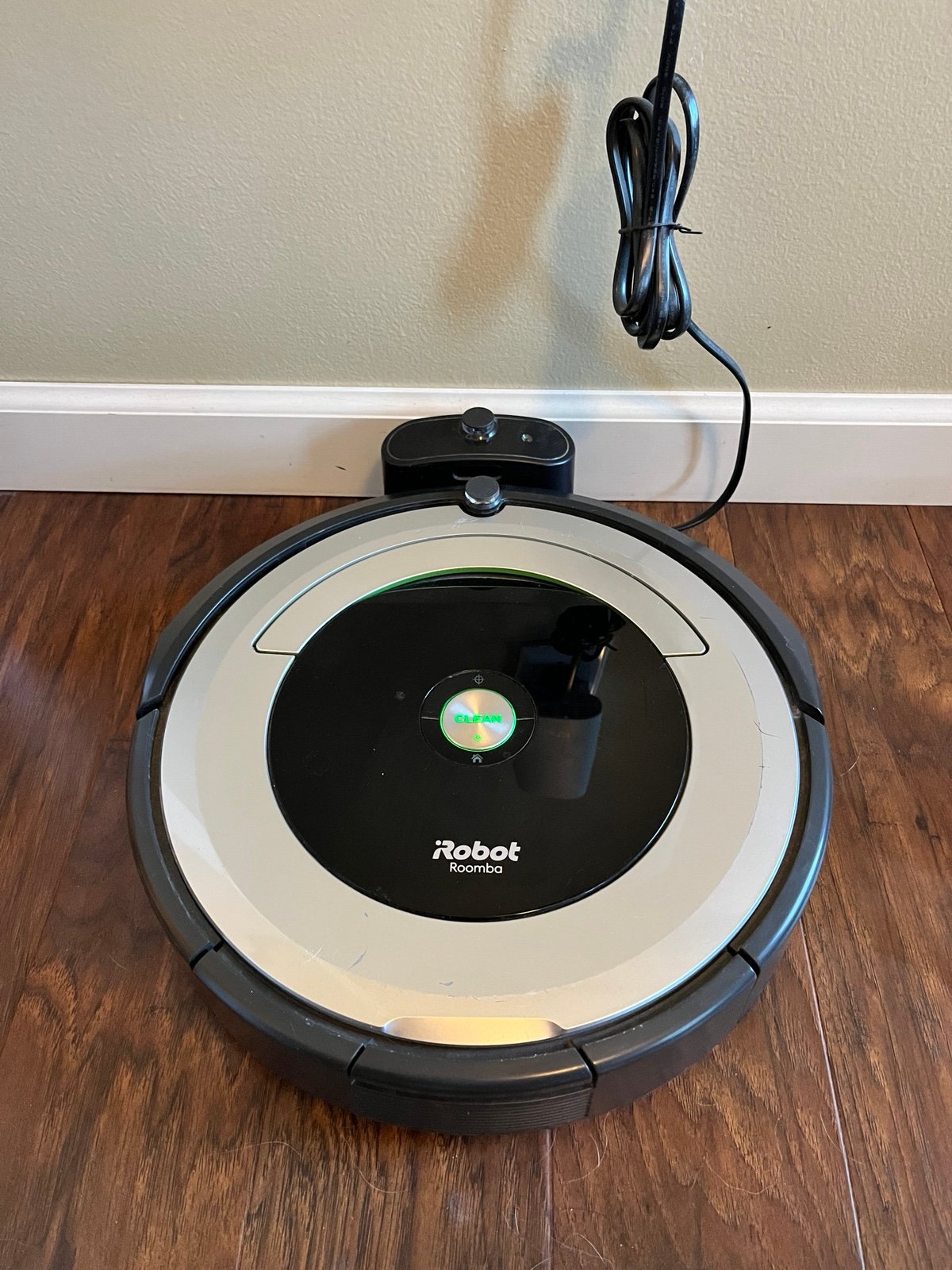 iRobot roomba vacuum Model 690