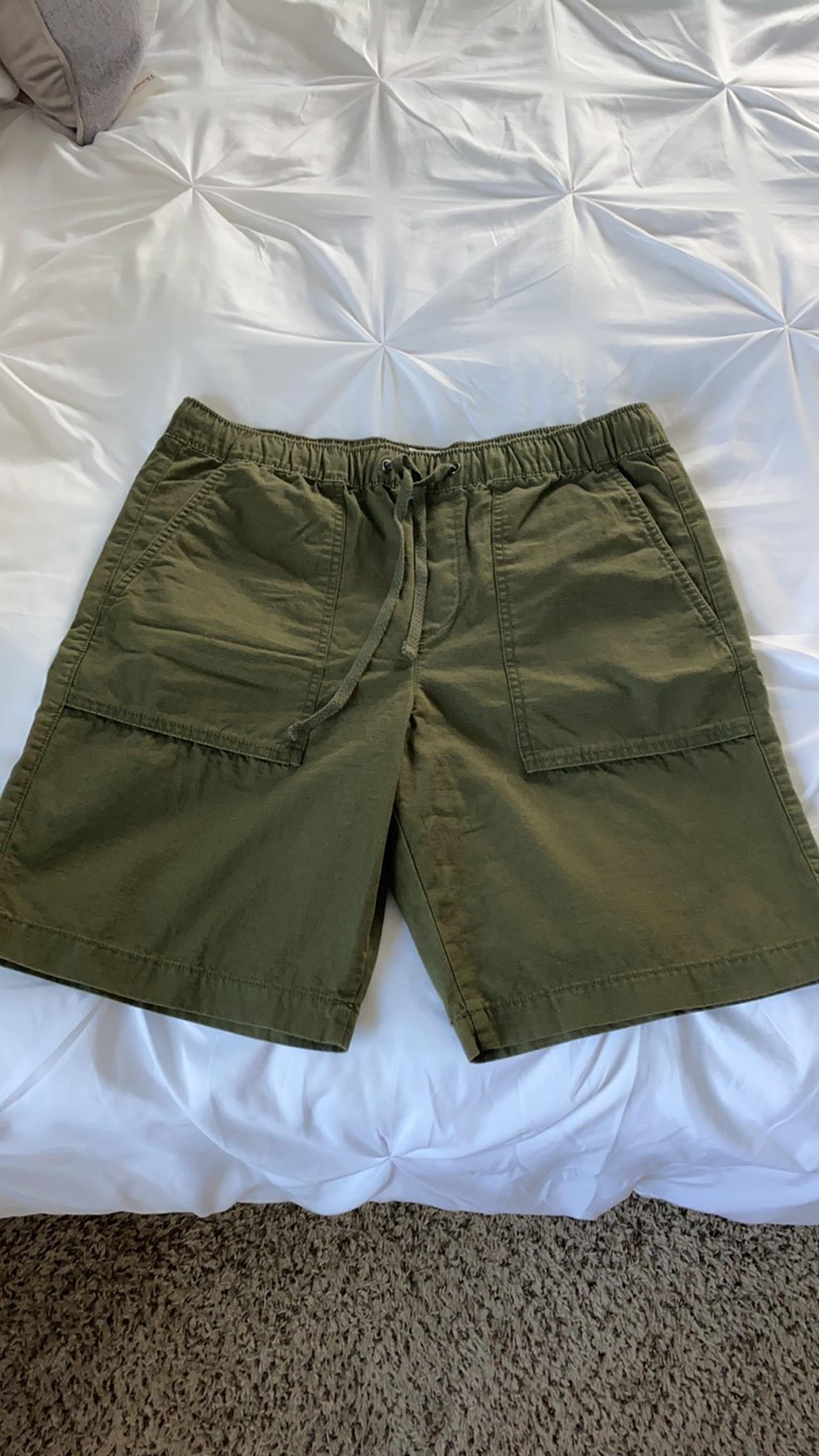 NWOT-GAP 9” Mens Easy Utility Short