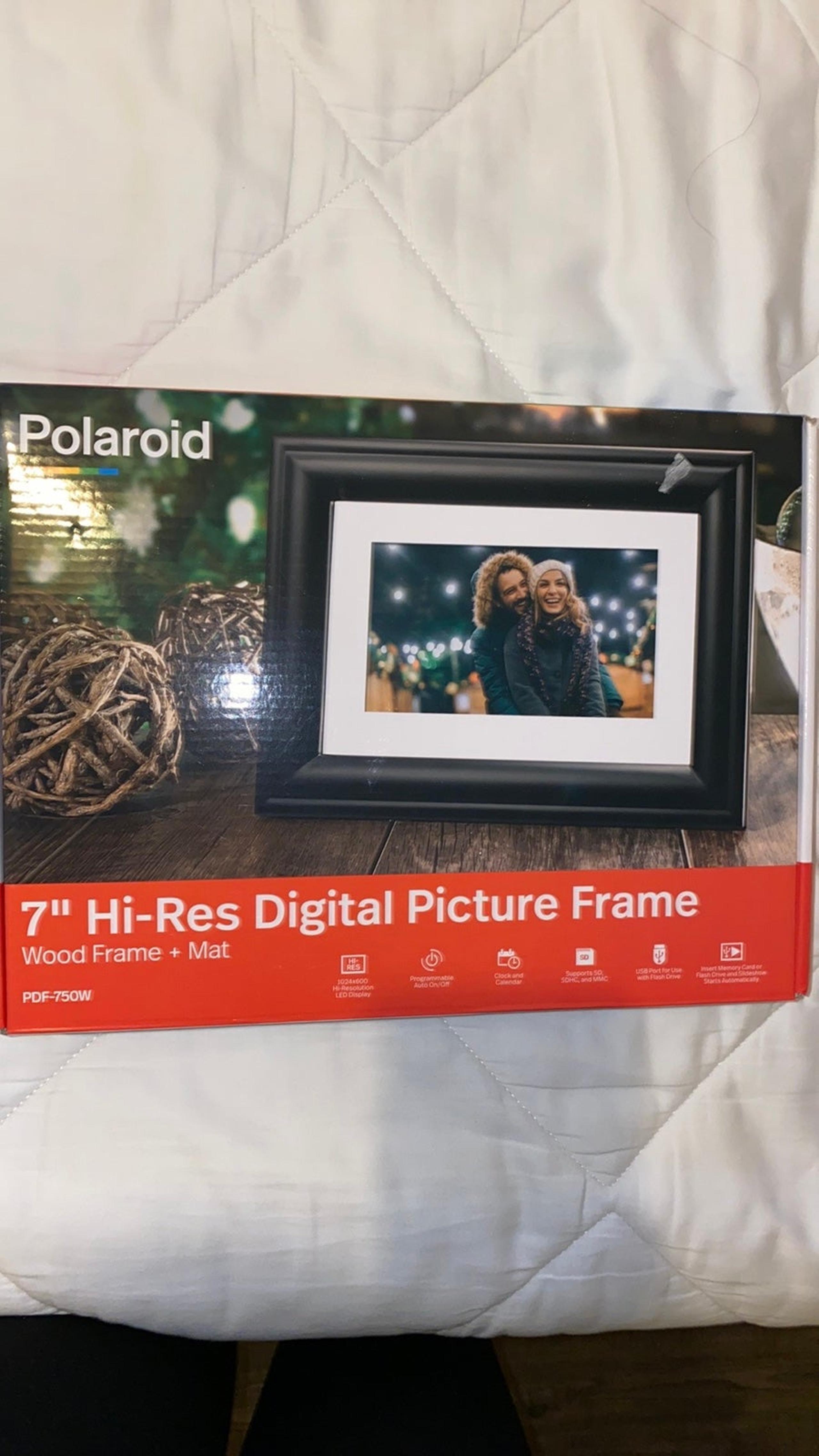 Polaroid digital picture frame