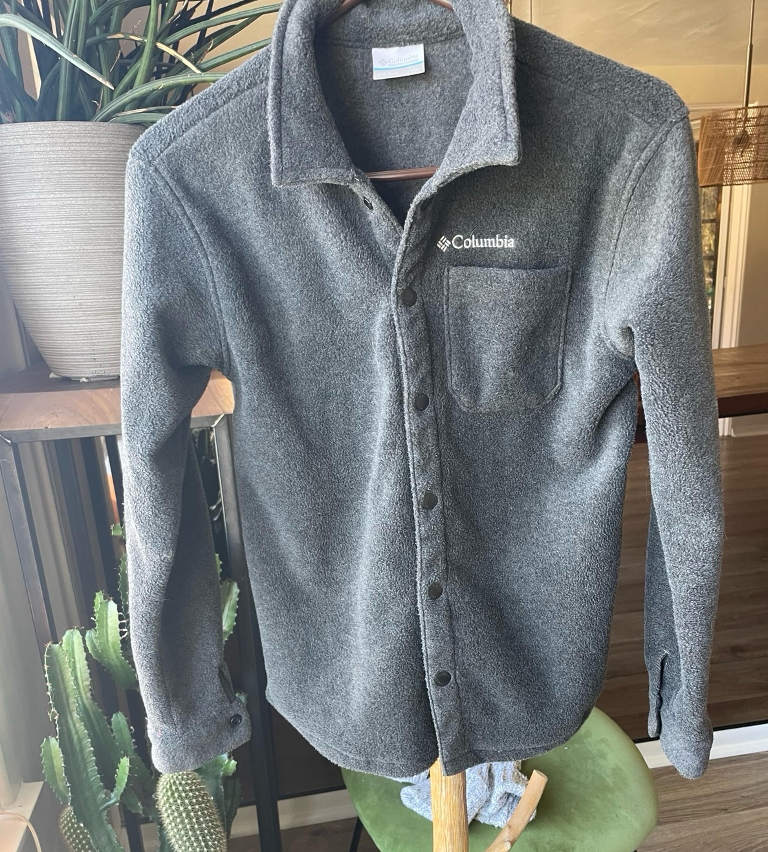 Big boys dark gray fleece Columbia shirt. Size 14-16.