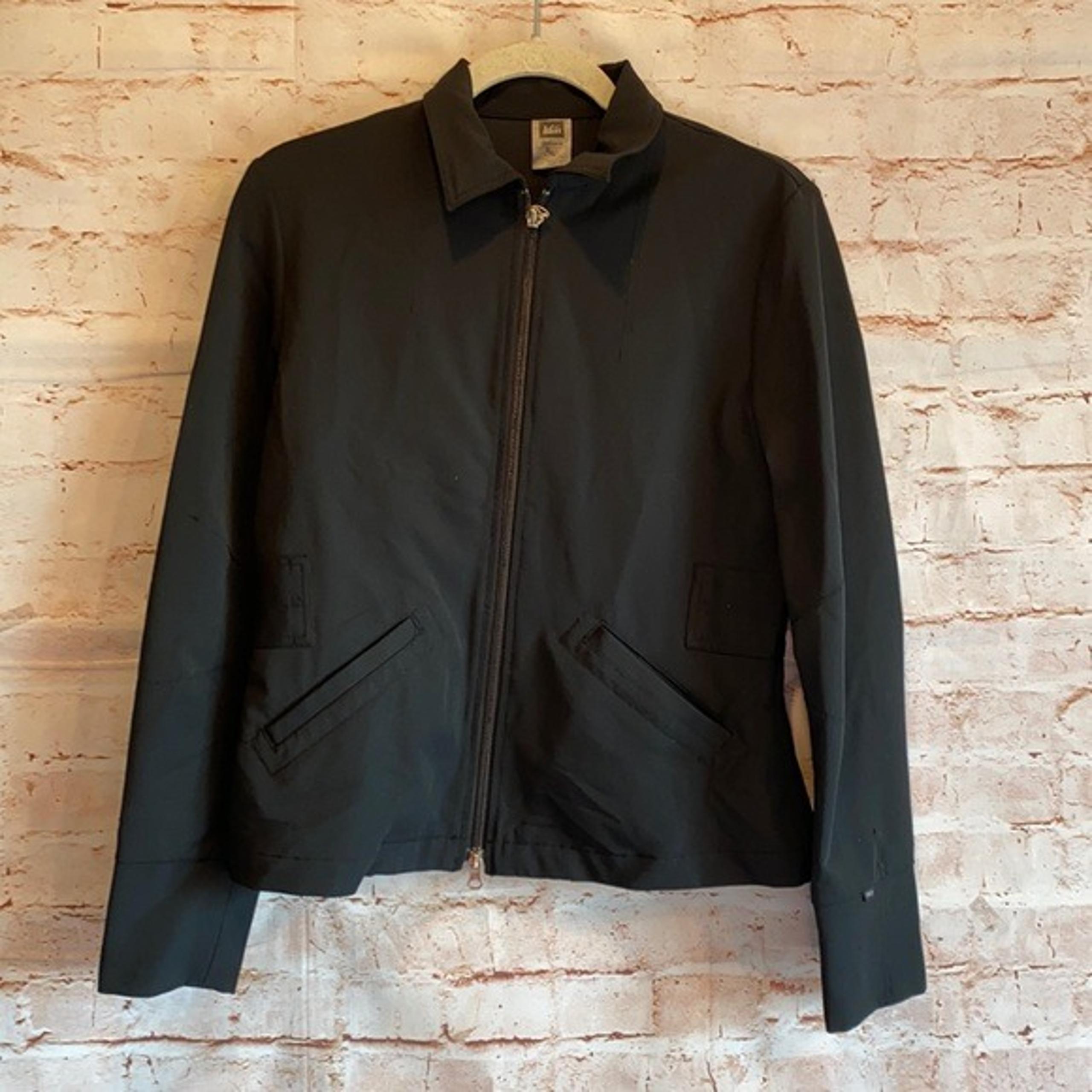 REI black soft shell full zip up jacket M pockets medium womens collared neck