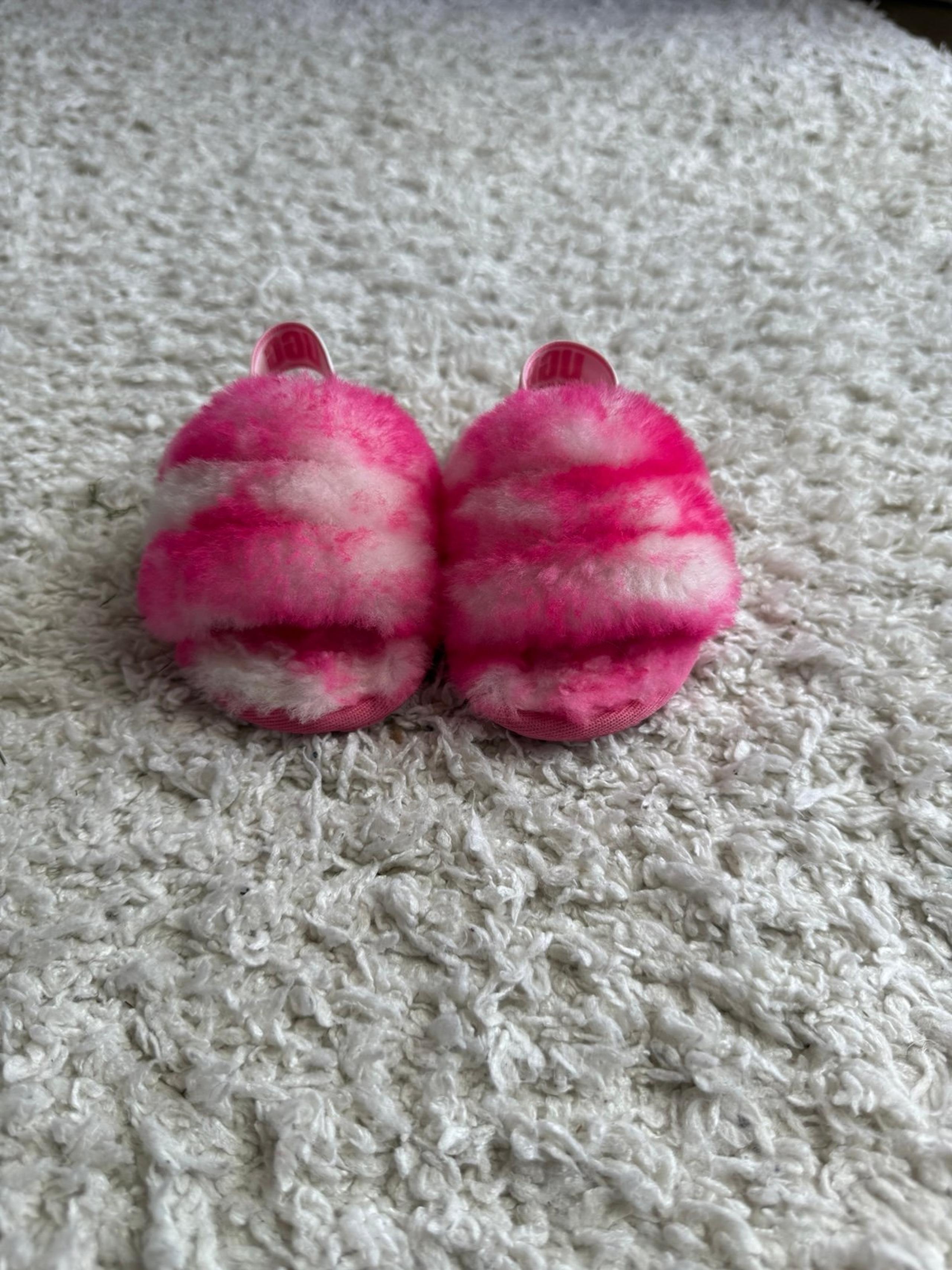 Girls UGG Fluff Yeah Slides Size 6 Pink & White