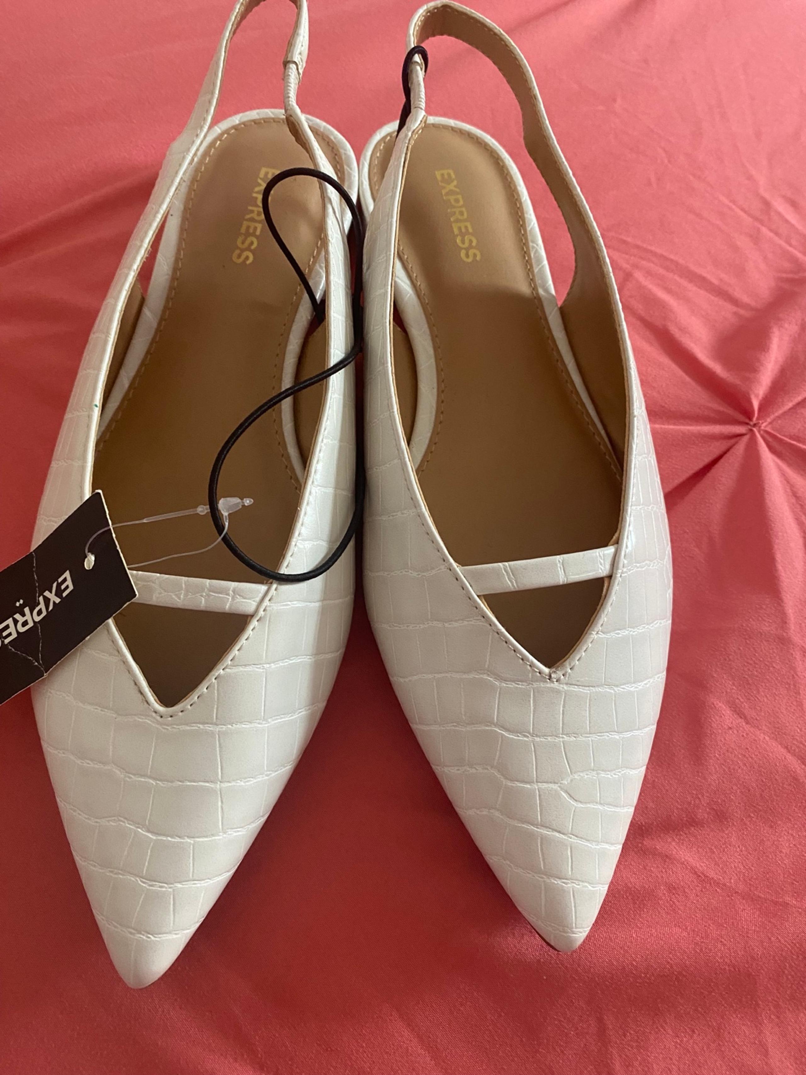 NWT Express White Slingback Ballet Flats Size 6 Faux Croc Embossed Point Toe