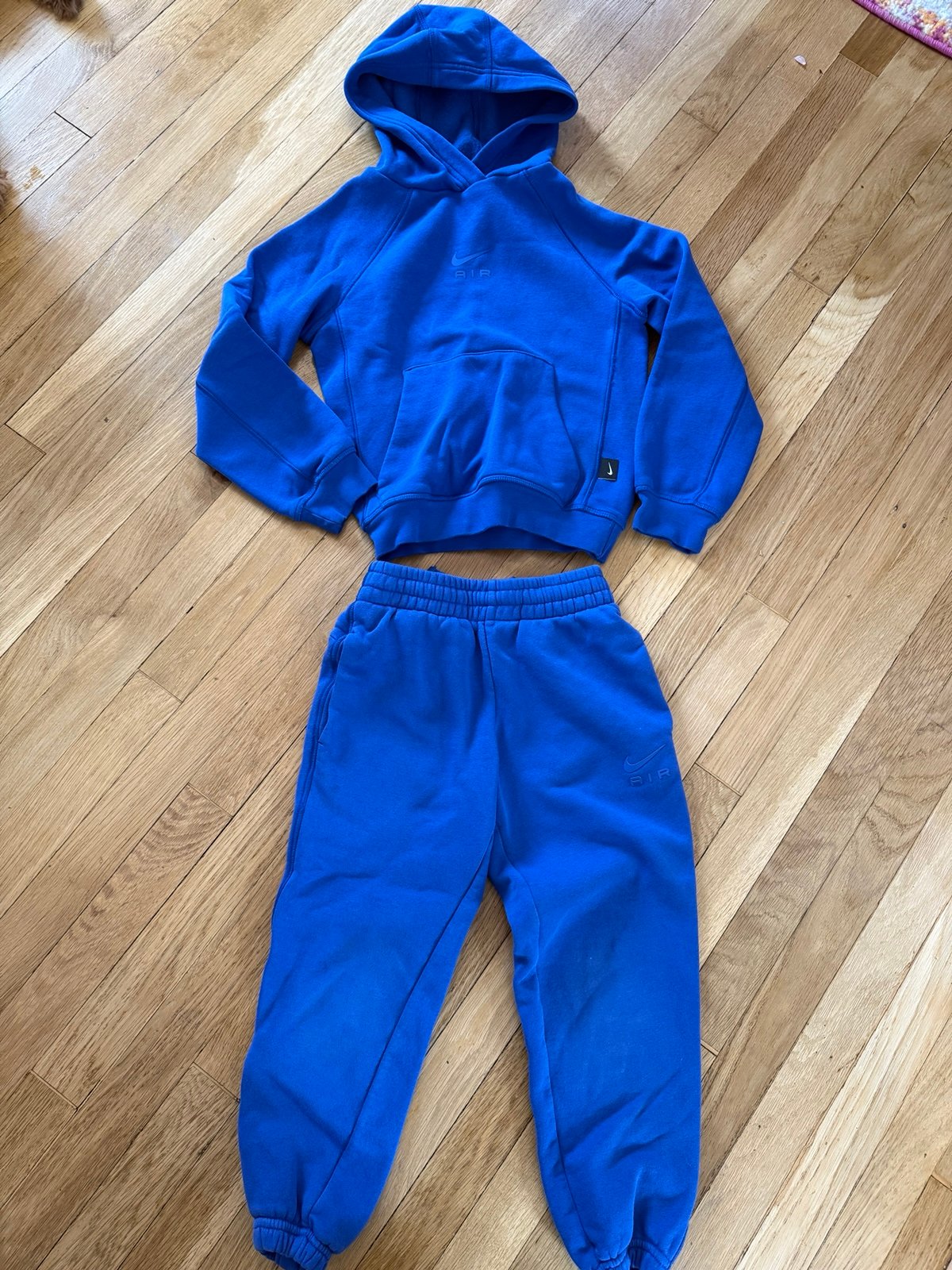 Boys size small sweatpants and sweatshirt