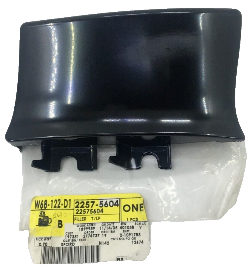 OEM GM 22575604 REAR RIGHT HAND TAIL LAMP FILLER PANEL FOR CHEVROLET
