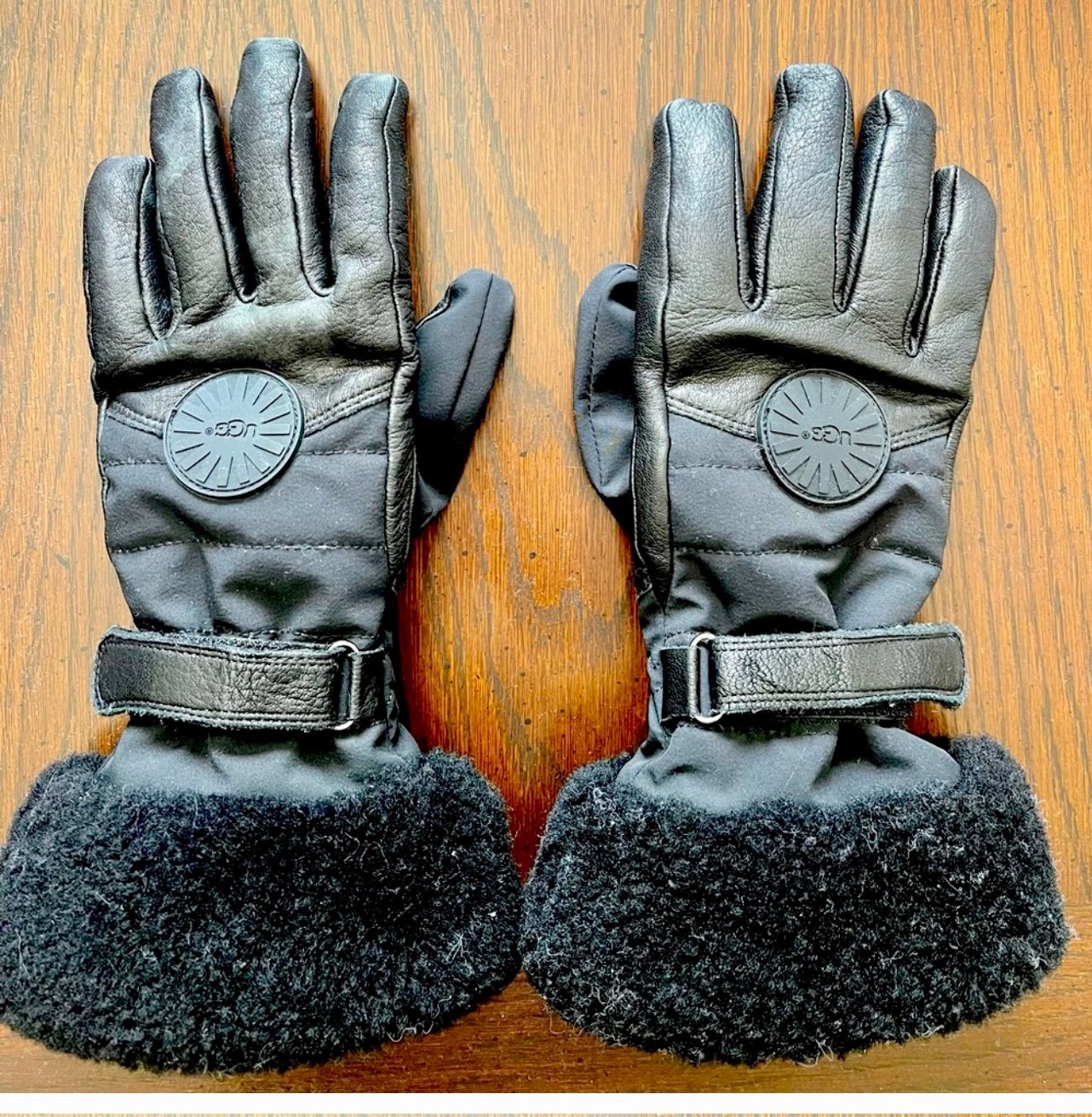 Ugg brand leather and shearling gloves, women’s size small