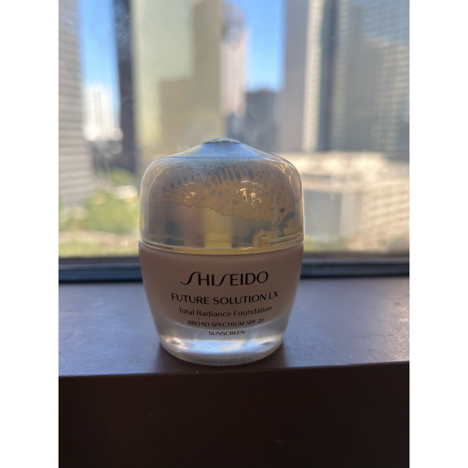 Shiseido Future Solution LX Total Radiance foundation SPF 20 Rose 4