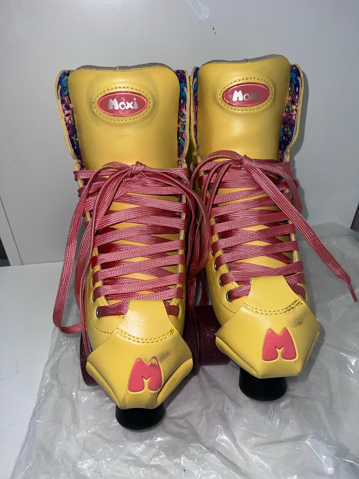 Moxi Beach Bunny Set Strw Lemon Roller Skates sz 6
