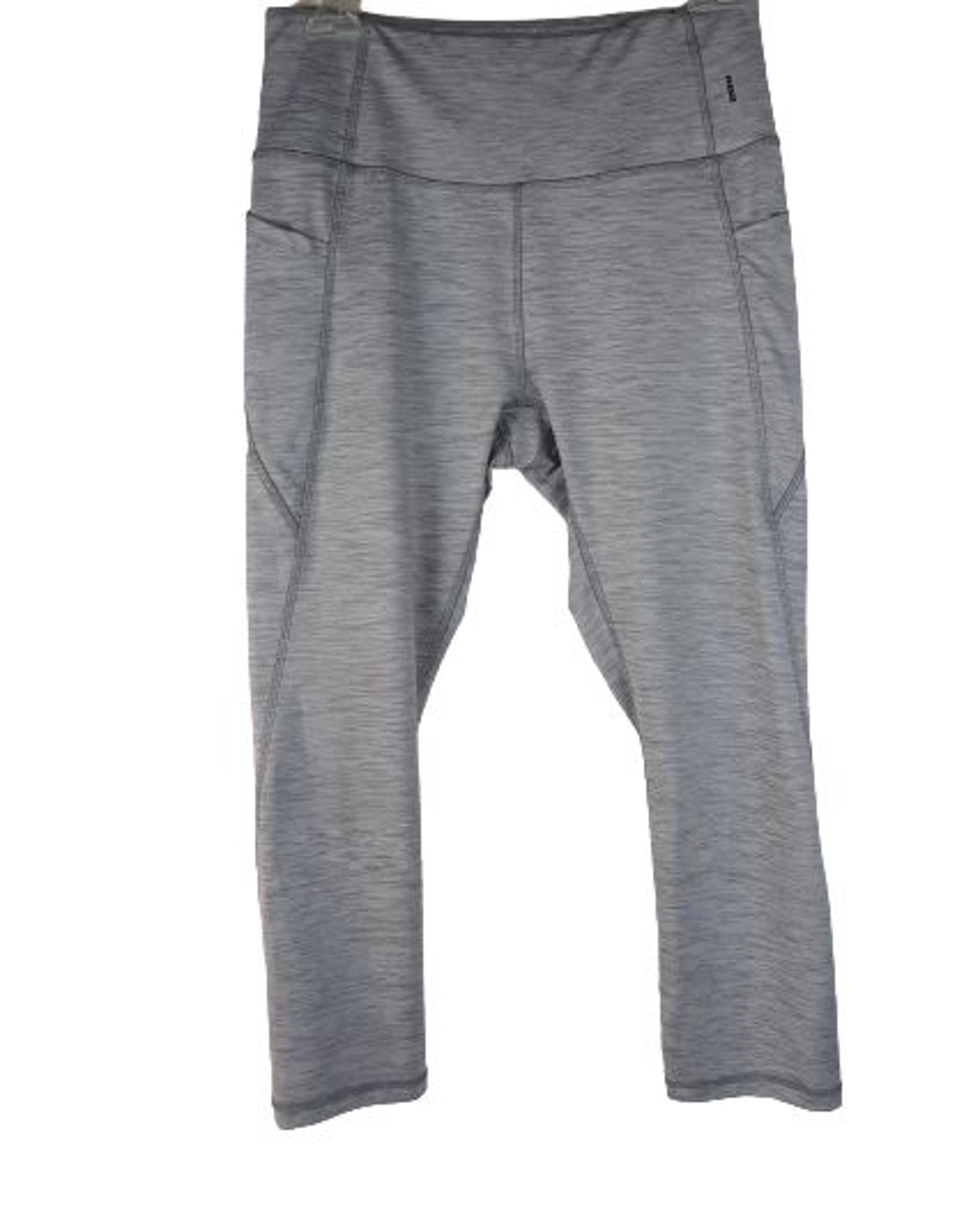 NWOT Reebok live life active Capris M