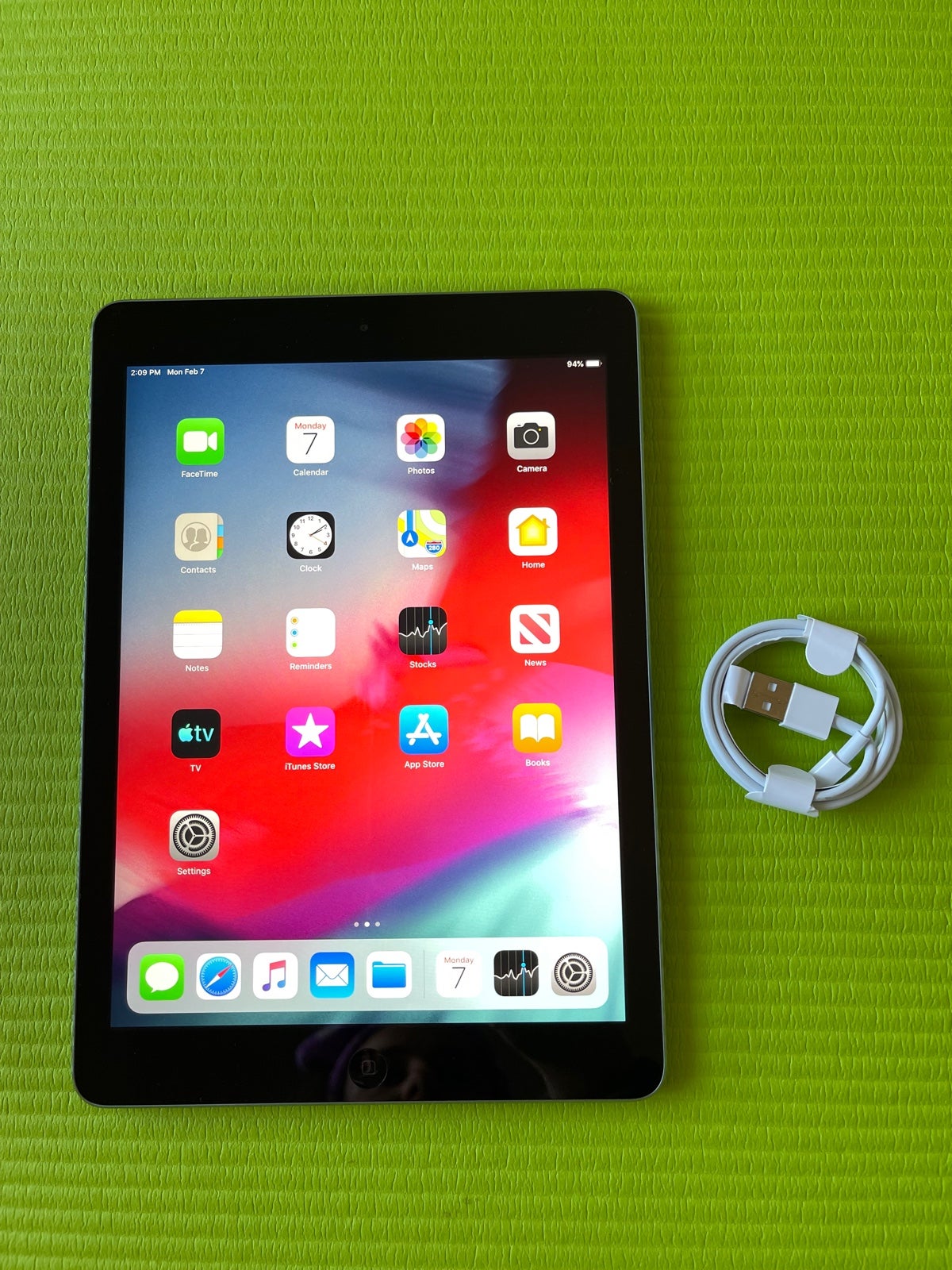 Apple iPad Air / GREAT CONDITION!!!! - edway.edu.au