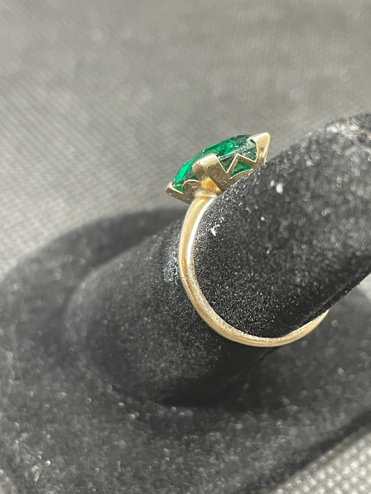 10kt Antique emerald sales ring