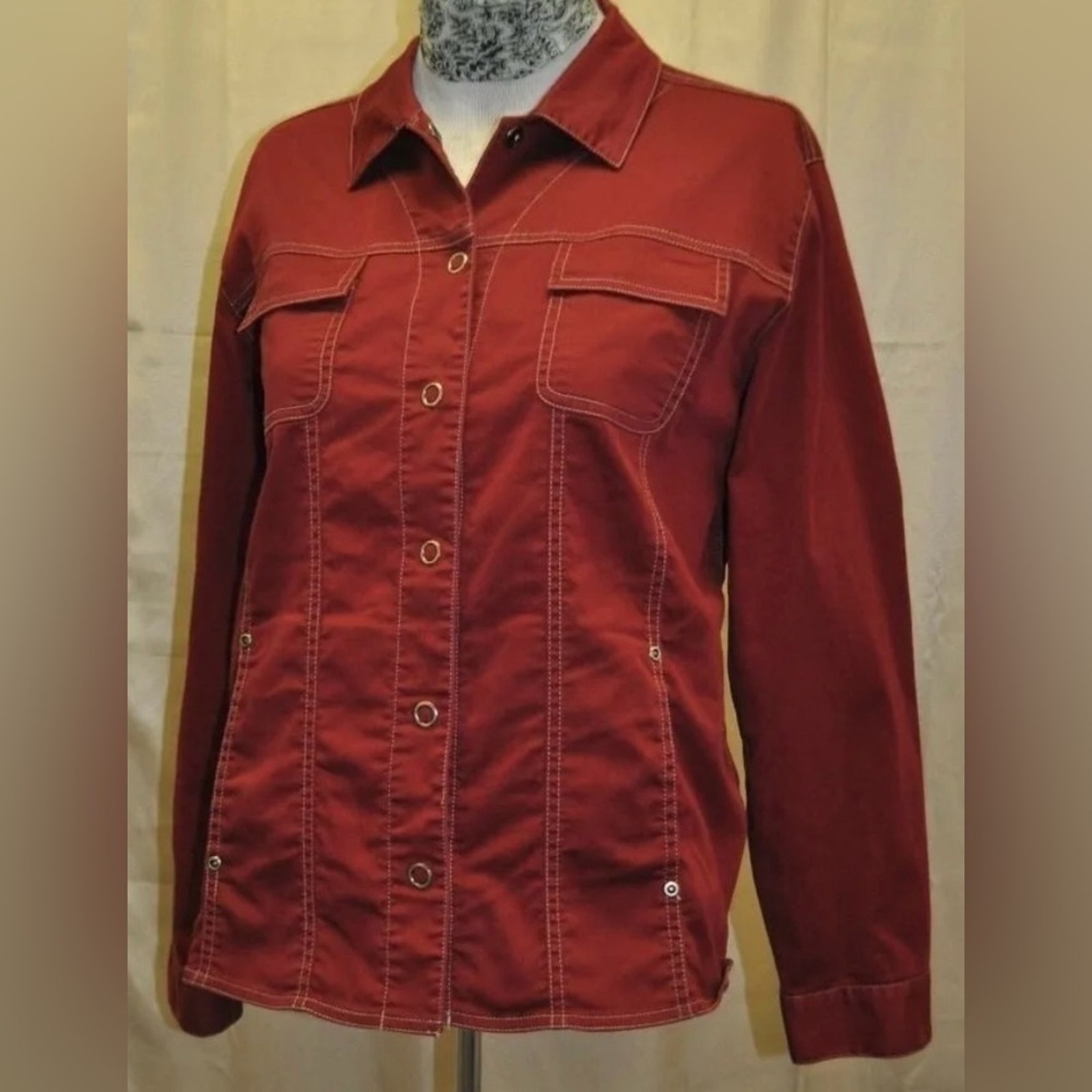 Chico’s SZ 2, Red, button down, 2 pocket front, long sleeve, lightweight jacket