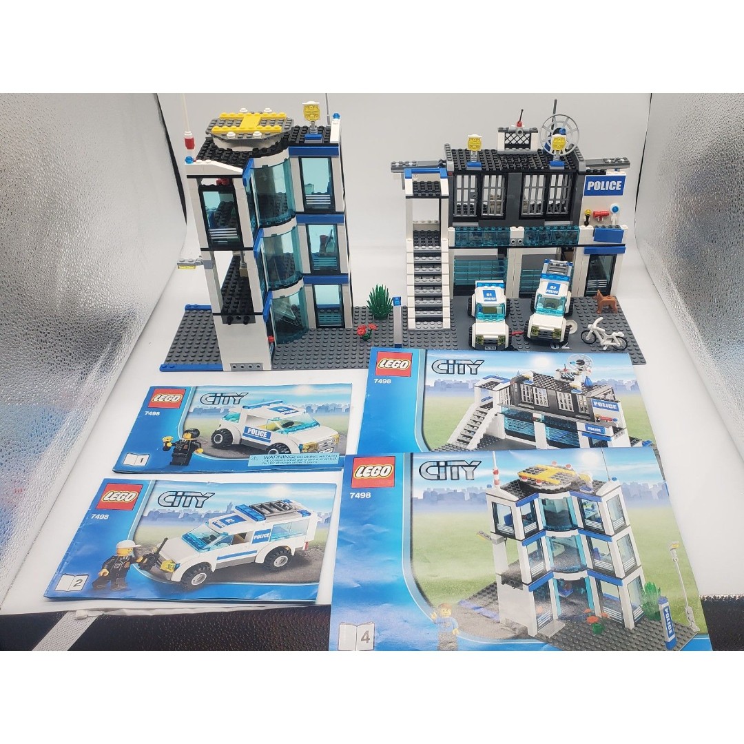 Lego 2011 City Police Station 7498 INCOMPLETE WITH INSTRUCTIONS AND (4) MINIFIGS