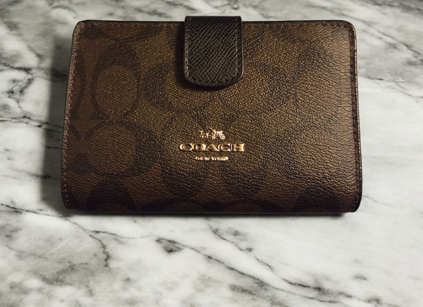 Coach Medium Corner Zip Wallet