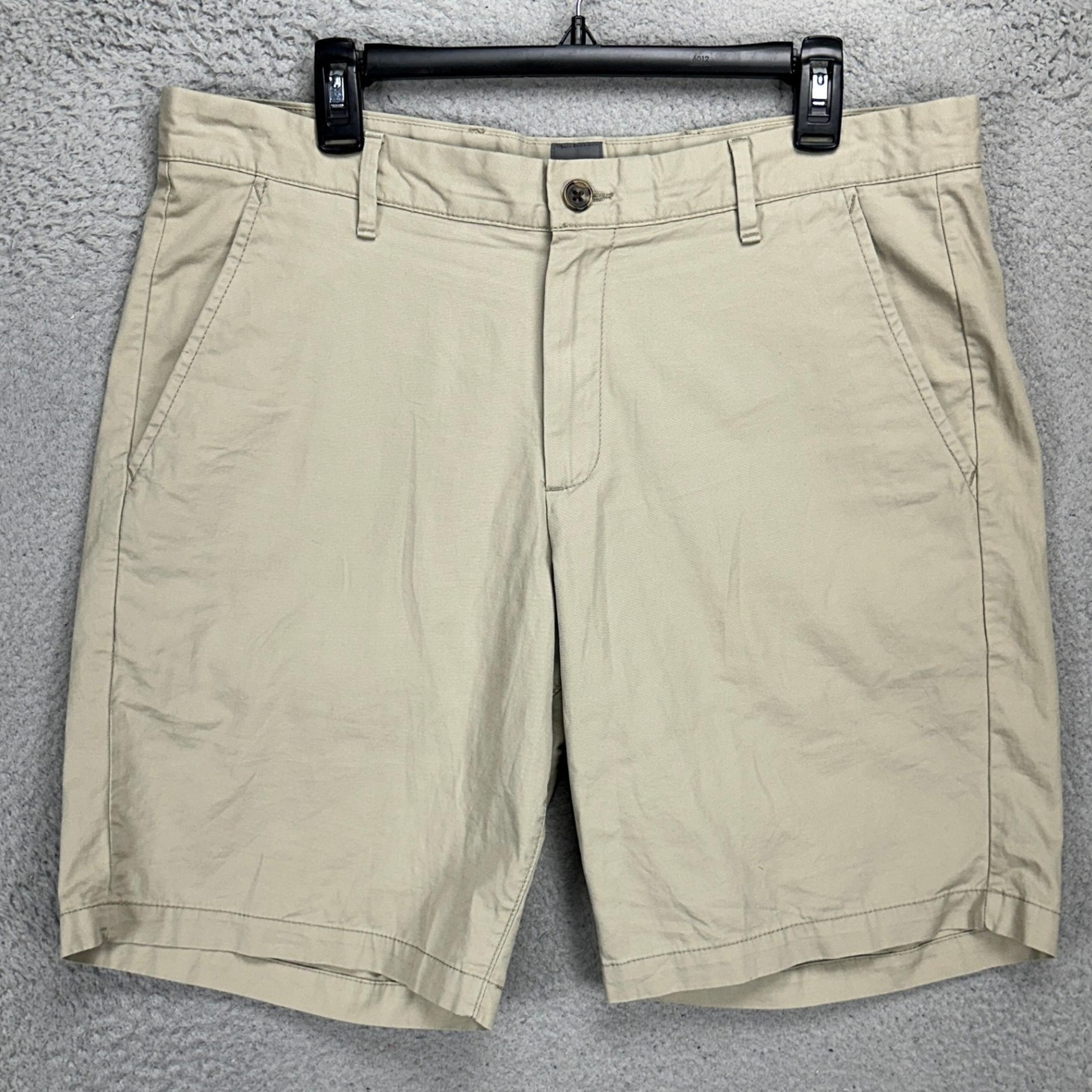 GAP Khakis Shorts Mens 36 Beige Classic Casual Flat Front Pockets 100% Cotton