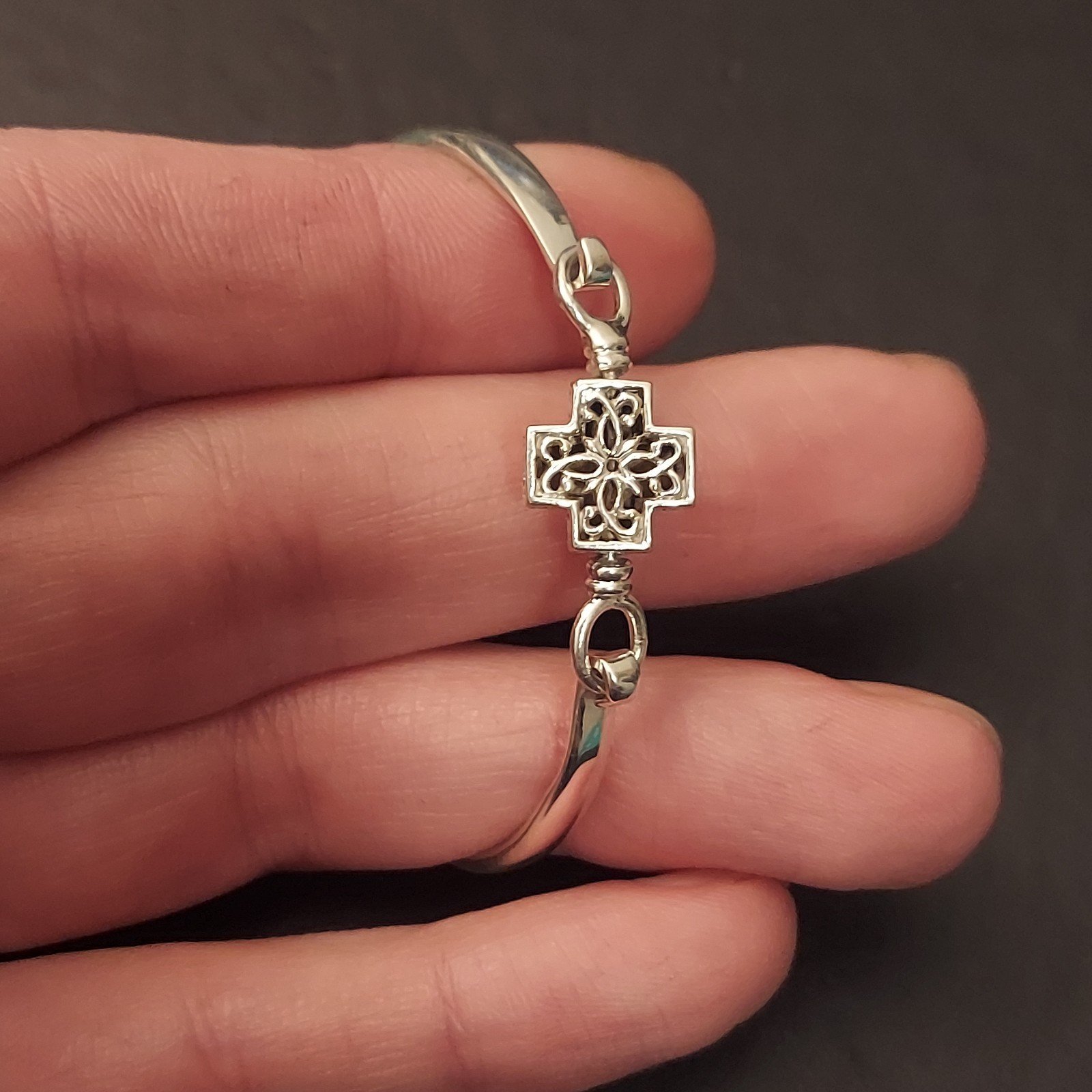 SU 925 Sterling Silver Reversible Cross Charm Cuff Bracelet Size 5.75