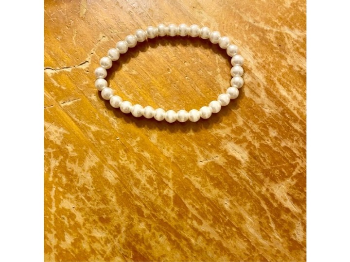 Vintage | Classy White Round Medium Pearls Bracelet