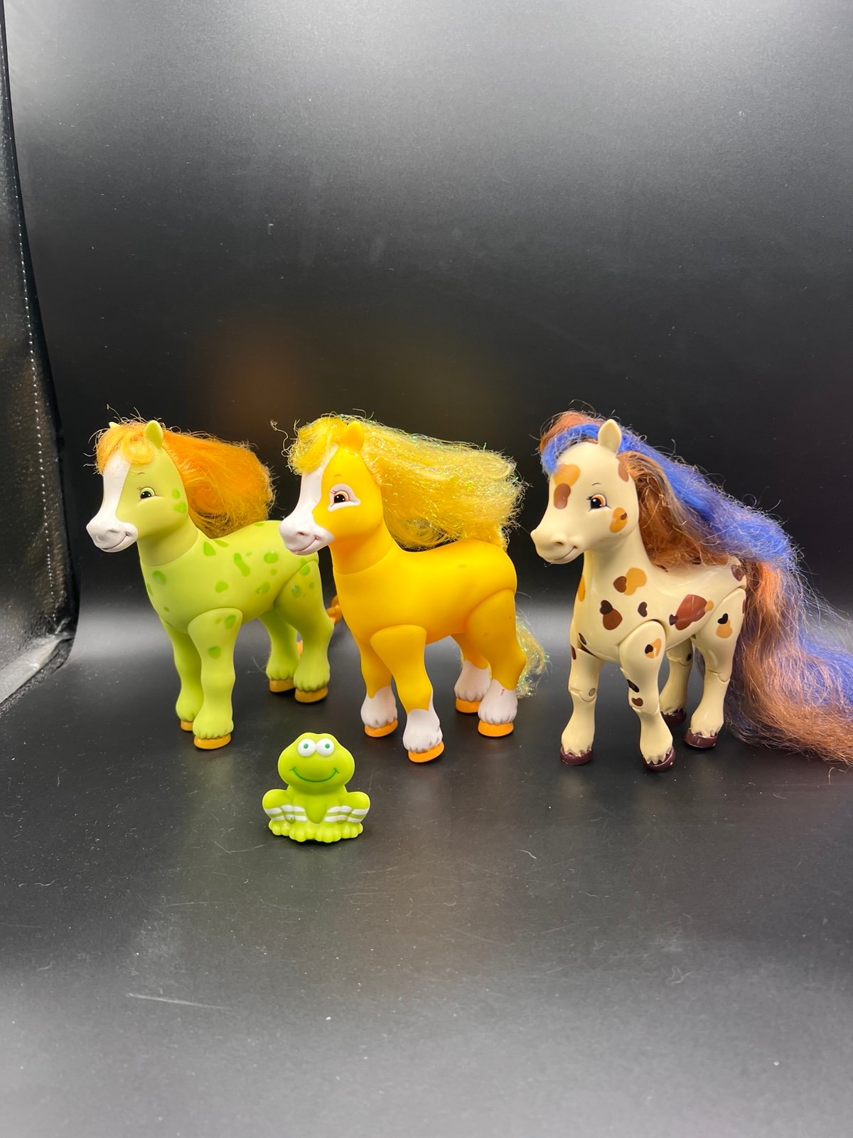 Strawberry Shortcake Strawberryland Fillies Ponies Horse Lot Of 3 and frog