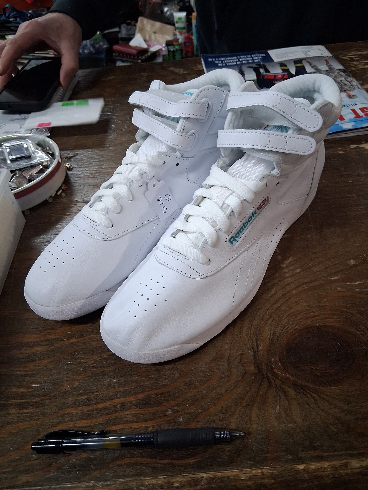 Sharp vintage reebok classic women's shoes