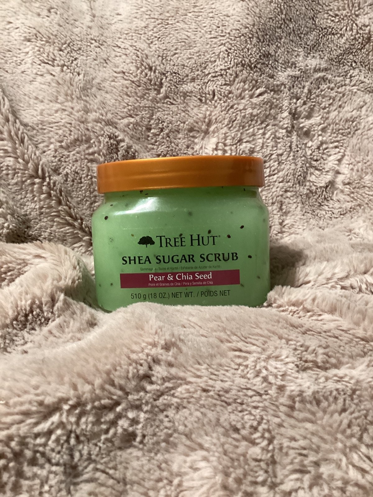 Tree hut pear and chia seed scrub