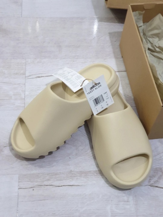 Yeezy slides Men's slippers with thick soles size 8