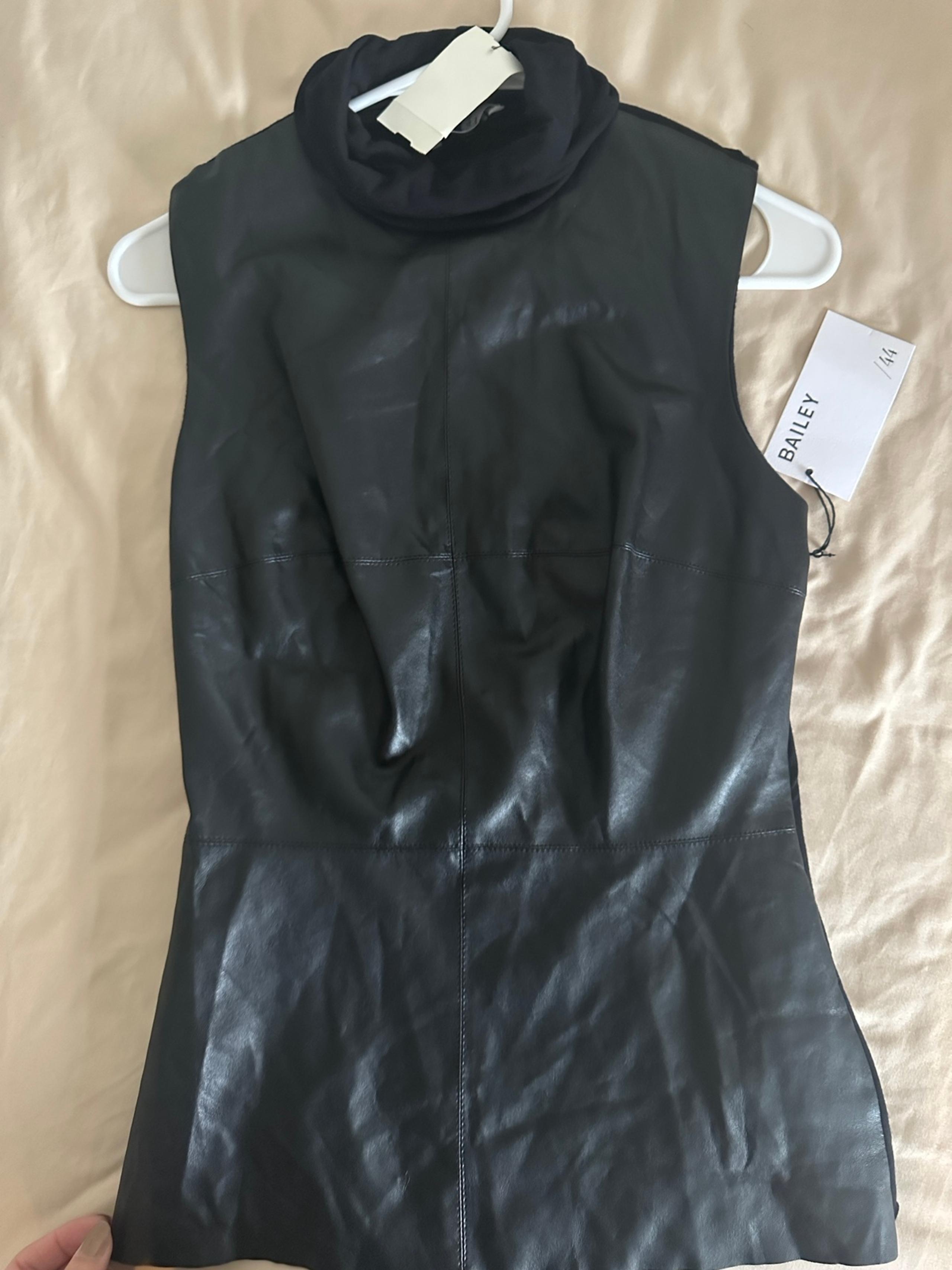 Top sleeveless tank leather